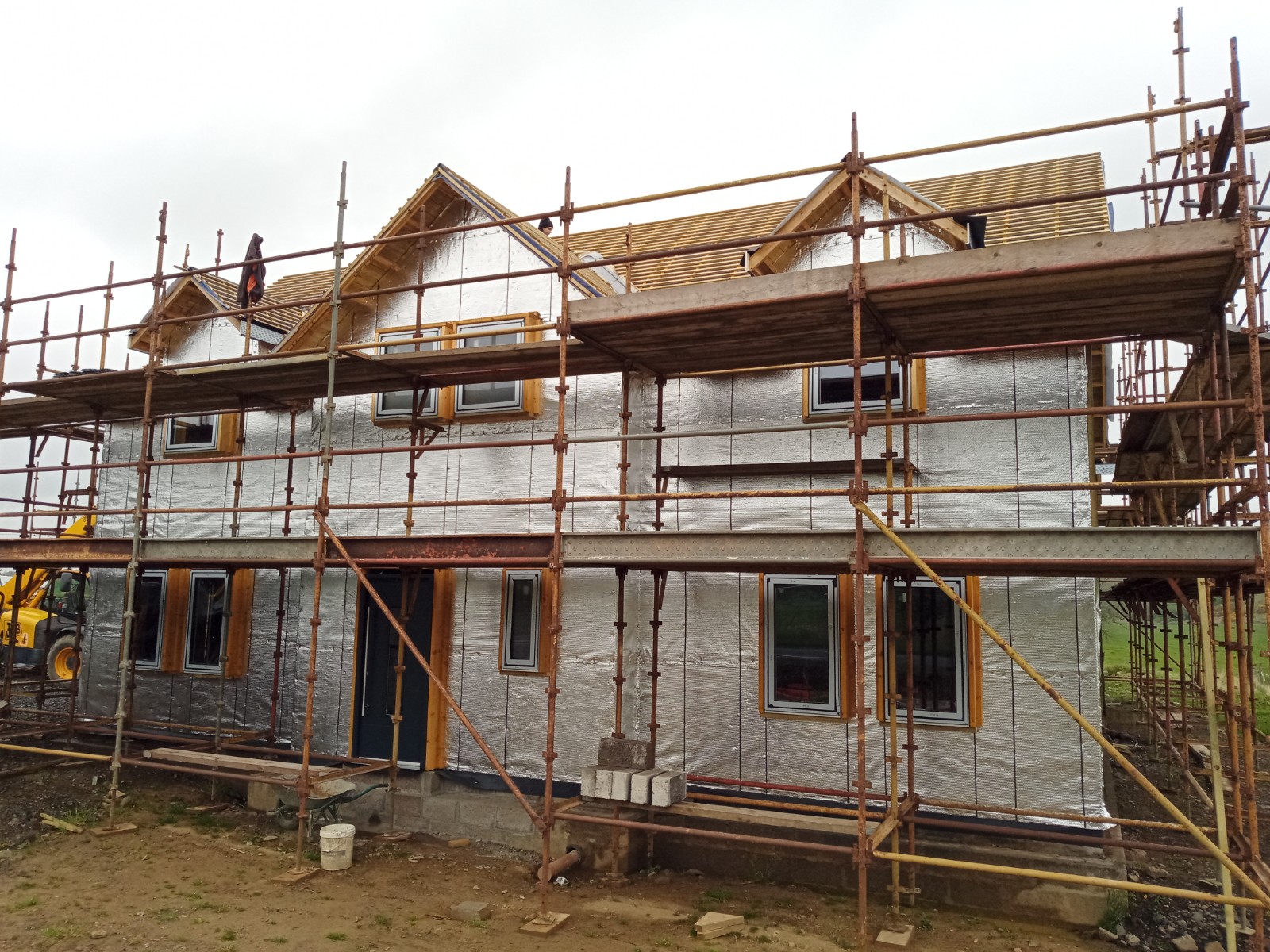 corner scaffolding during house rendering Edinburgh