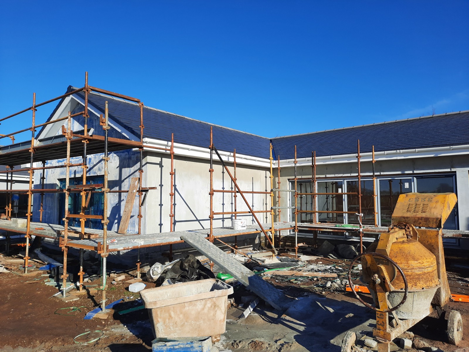 sunny day scaffolding for roughcasting Edinburgh project