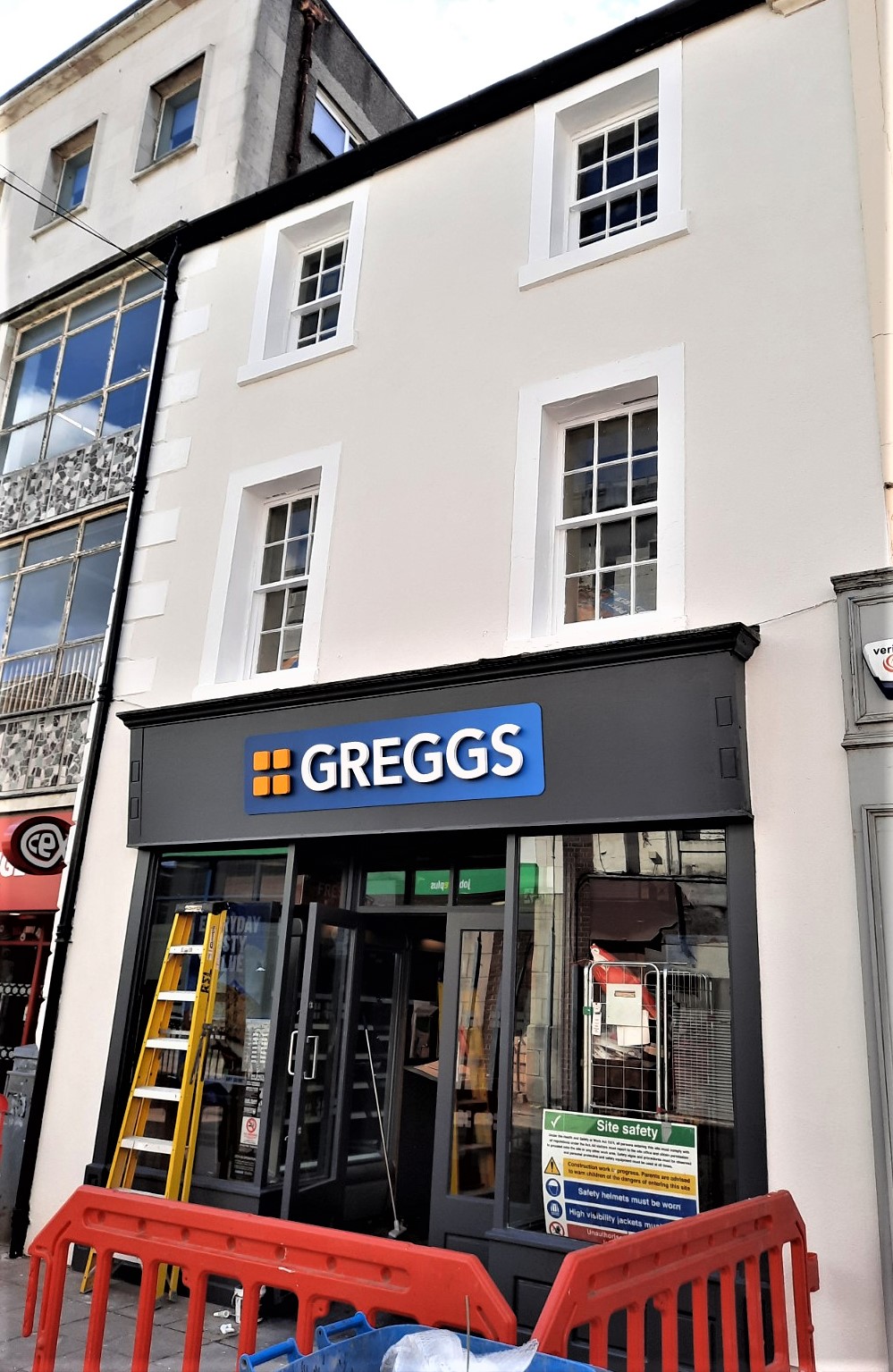 shopfront building with fresh house rendering Edinburgh