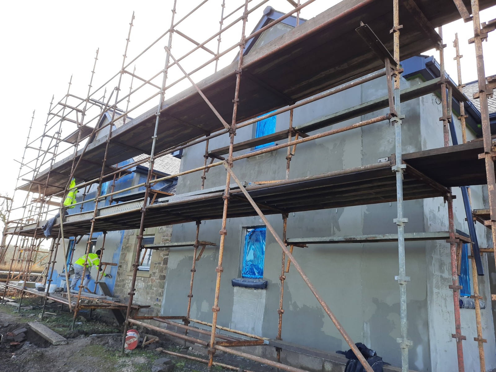 applying base coat for external wall insulation Edinburgh