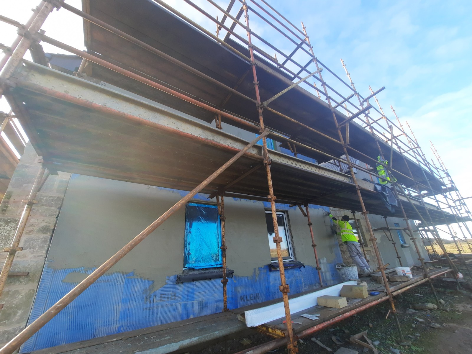 workers applying external wall insulation Edinburgh