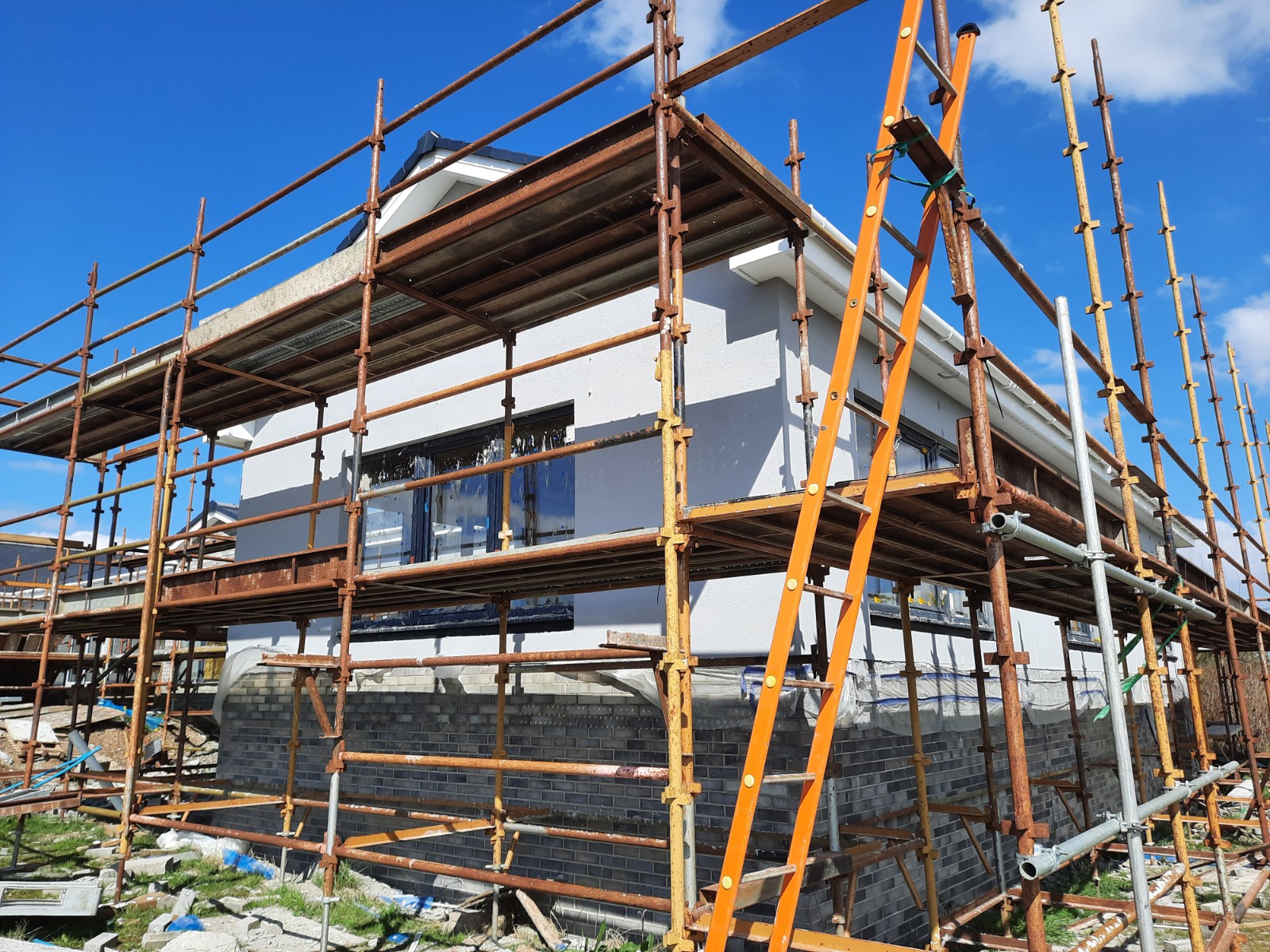 scaffolding setup for external wall insulation Edinburgh