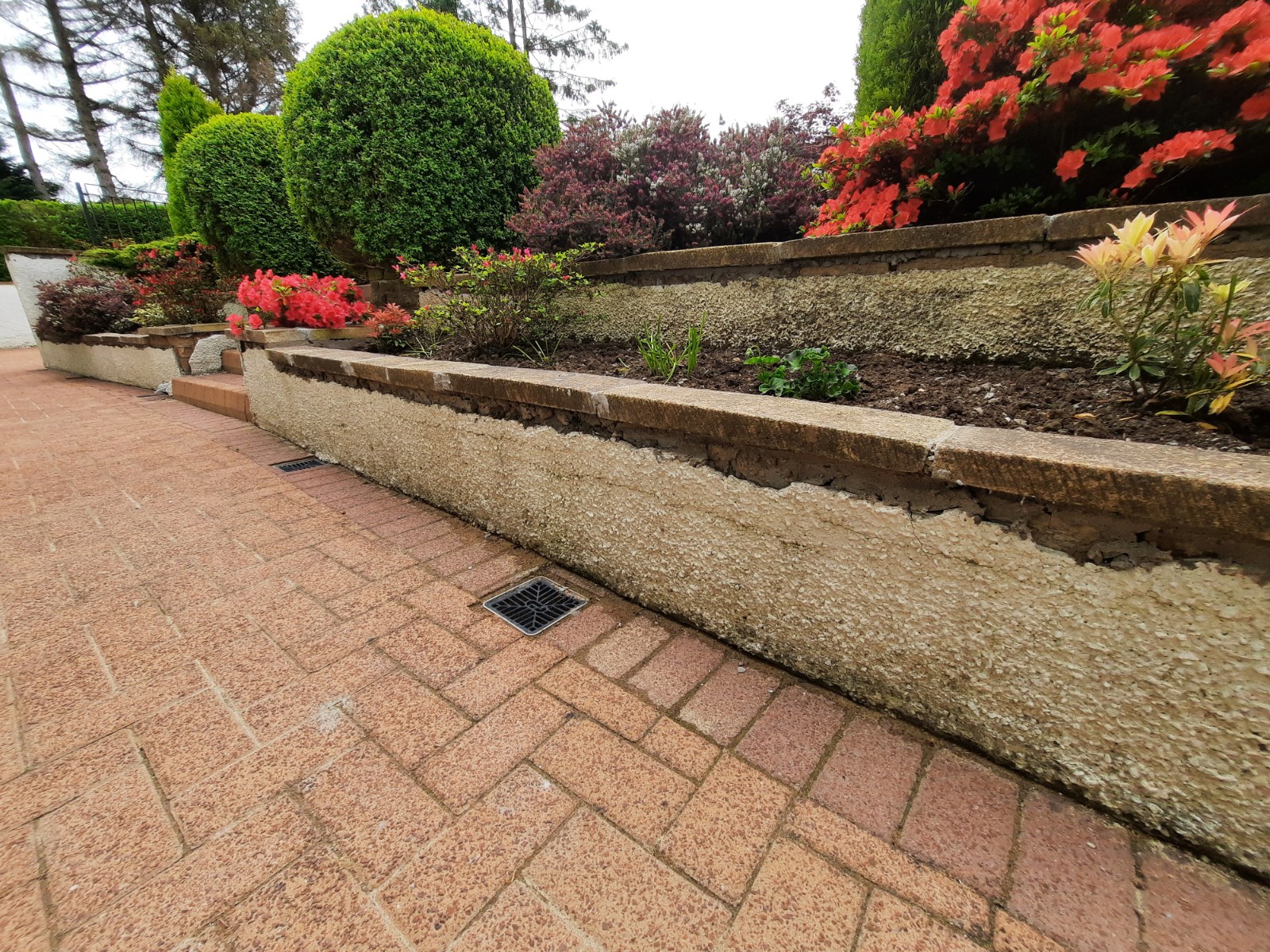 roughcaster Edinburgh repairing raised garden bed wall