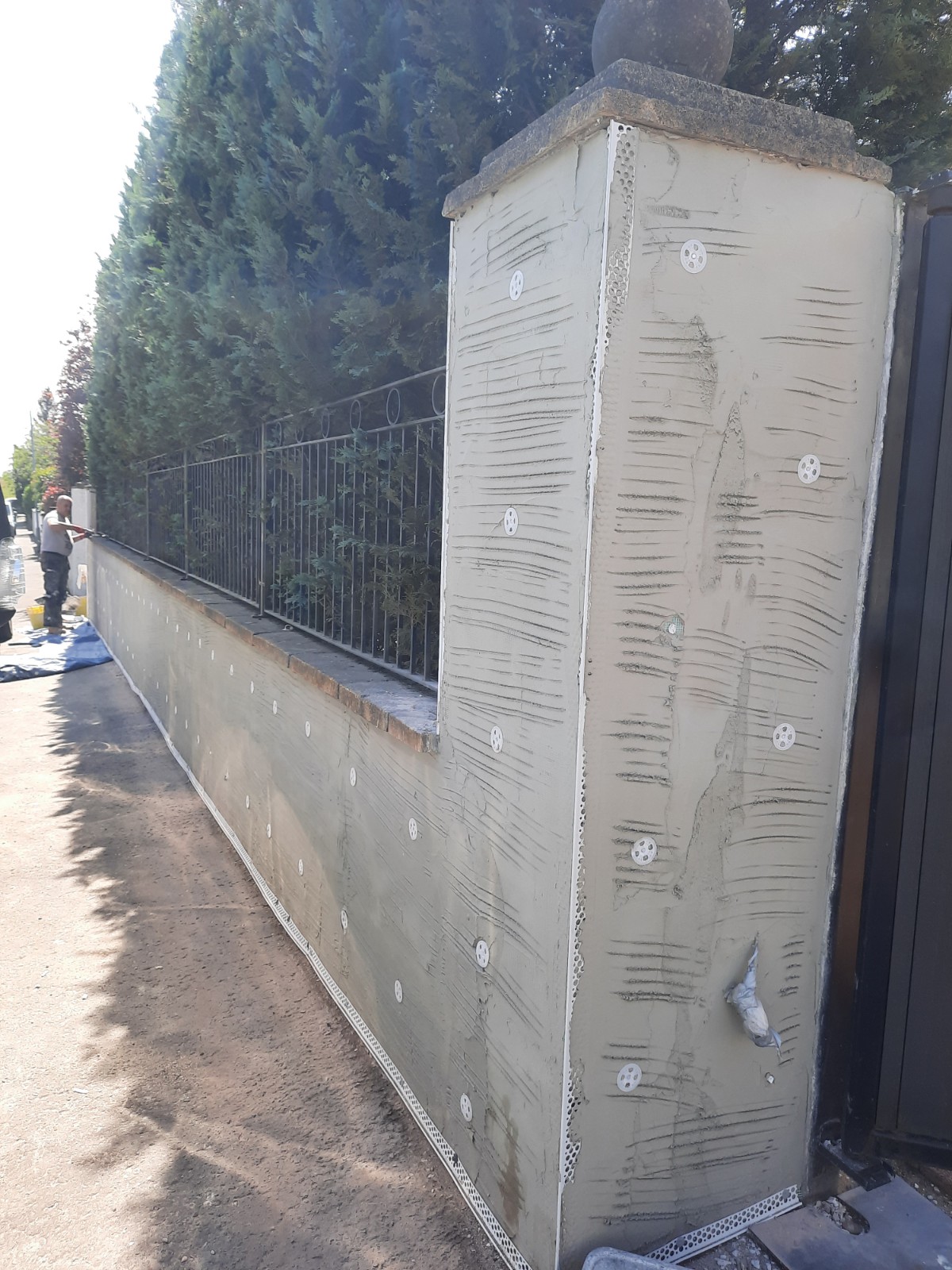 roughcasting Edinburgh applied to tall boundary wall with insulation mesh