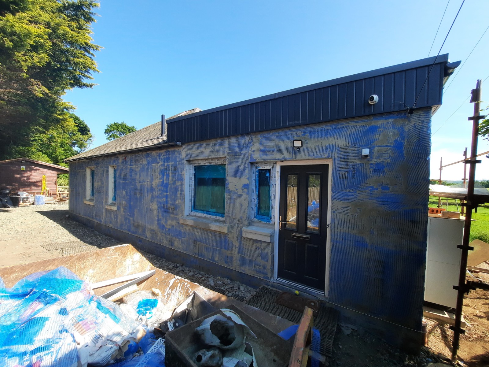 house rendering Edinburgh on side façade with dark roof trim