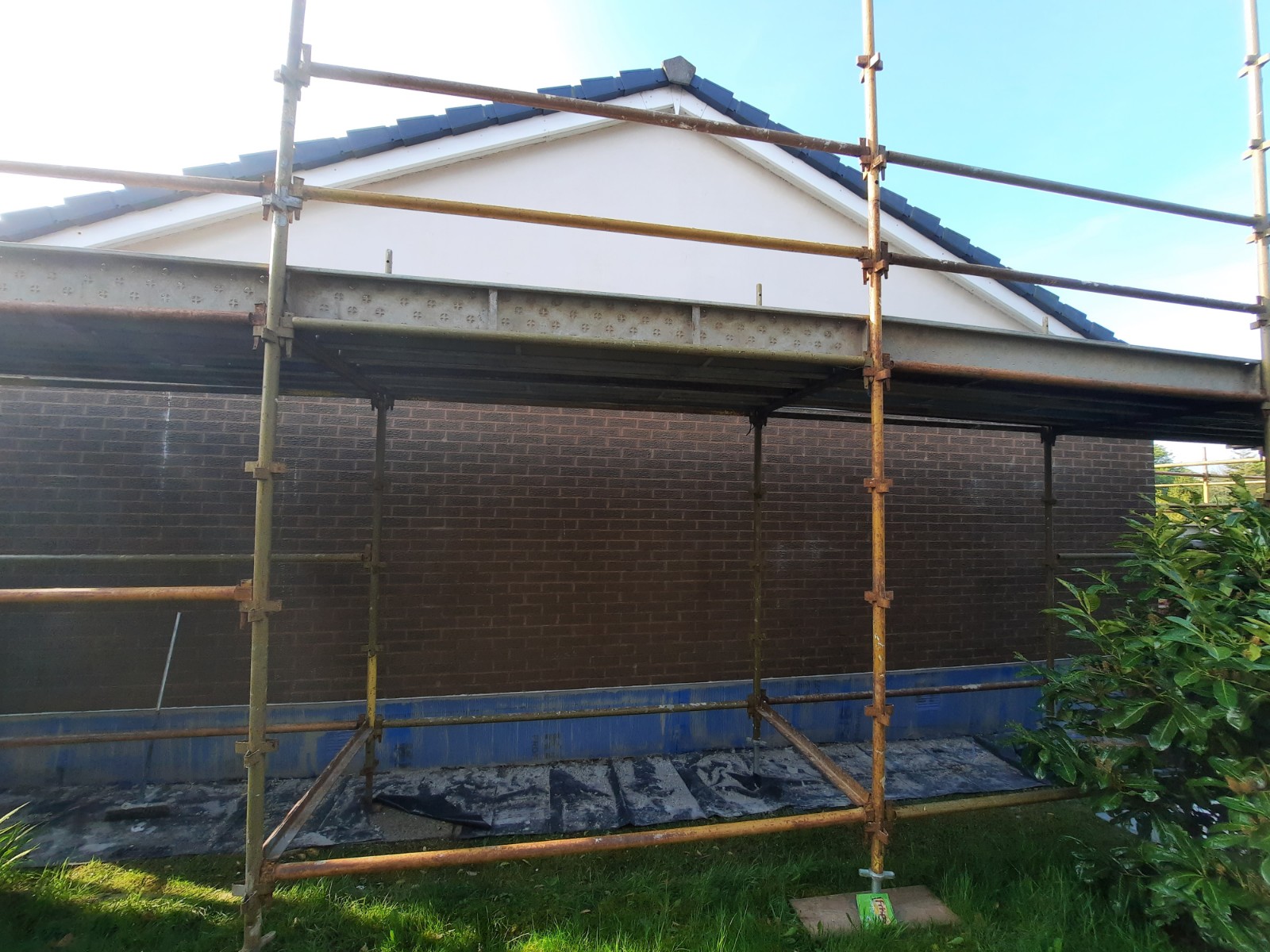 external wall insulation Edinburgh installed on gable end under scaffolding