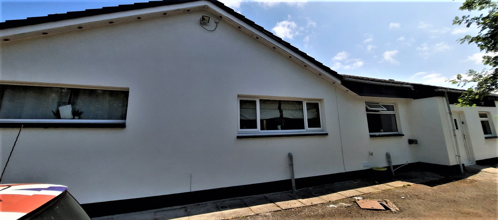 roughcast render Edinburgh on fresh white side elevation with attic vent