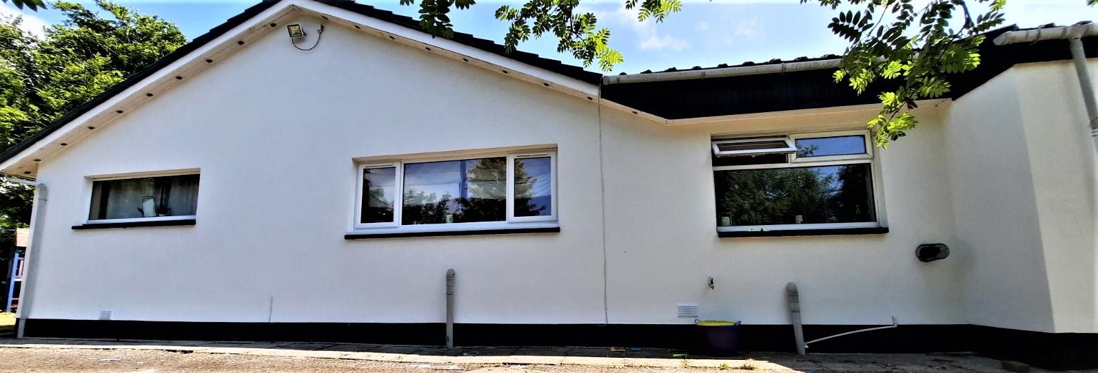 roughcasting Edinburgh on smooth white bungalow wall with window