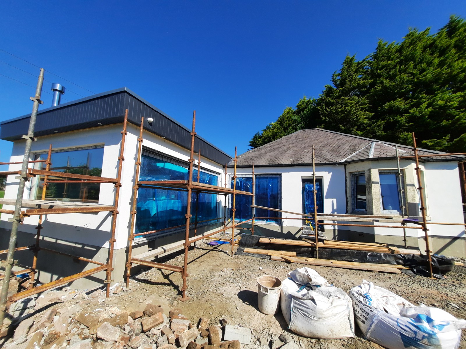 roughcasting Edinburgh on single-storey home under renovation with scaffolding