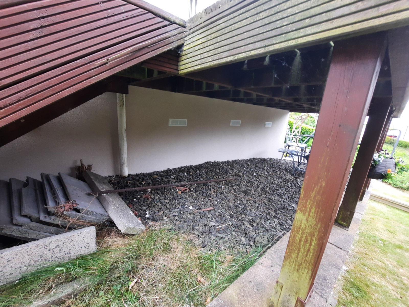 house rendering Edinburgh on low wall beneath timber decking