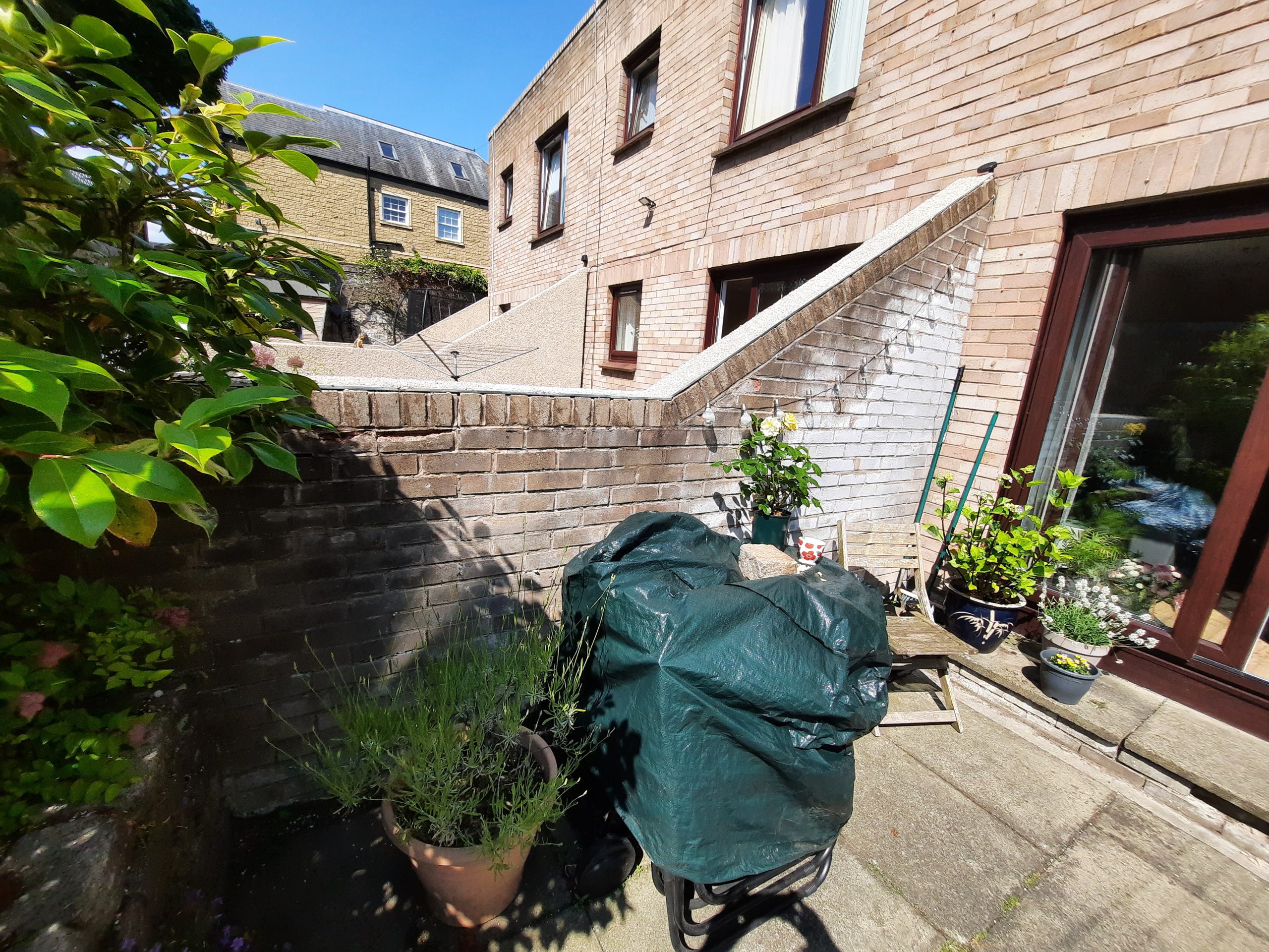 roughcasting Edinburgh planned for small brick courtyard wall