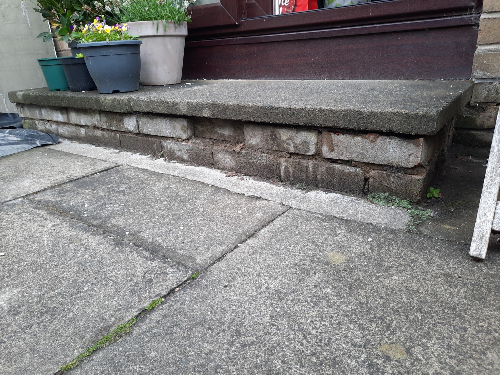 external wall insulation Edinburgh applied to outdoor courtyard wall