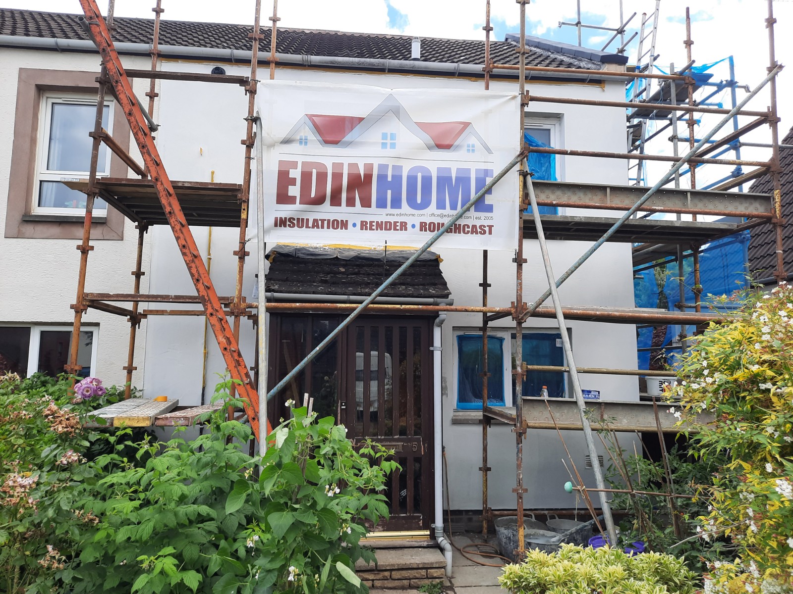 roughcast render Edinburgh applied under scaffolding at rear entrance