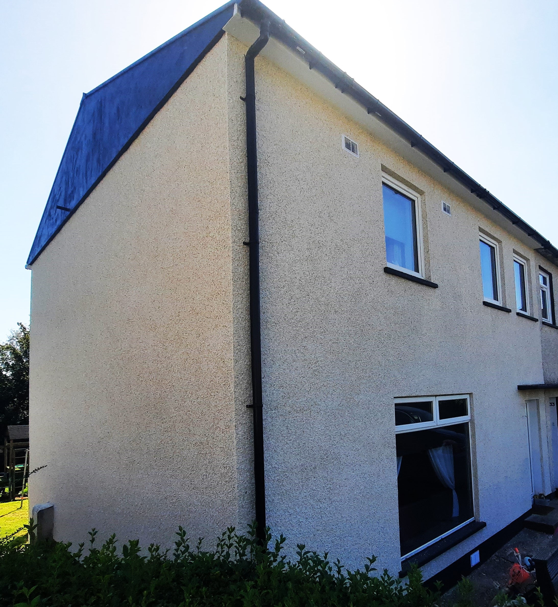 roughcaster Edinburgh applying finish to side elevation wall