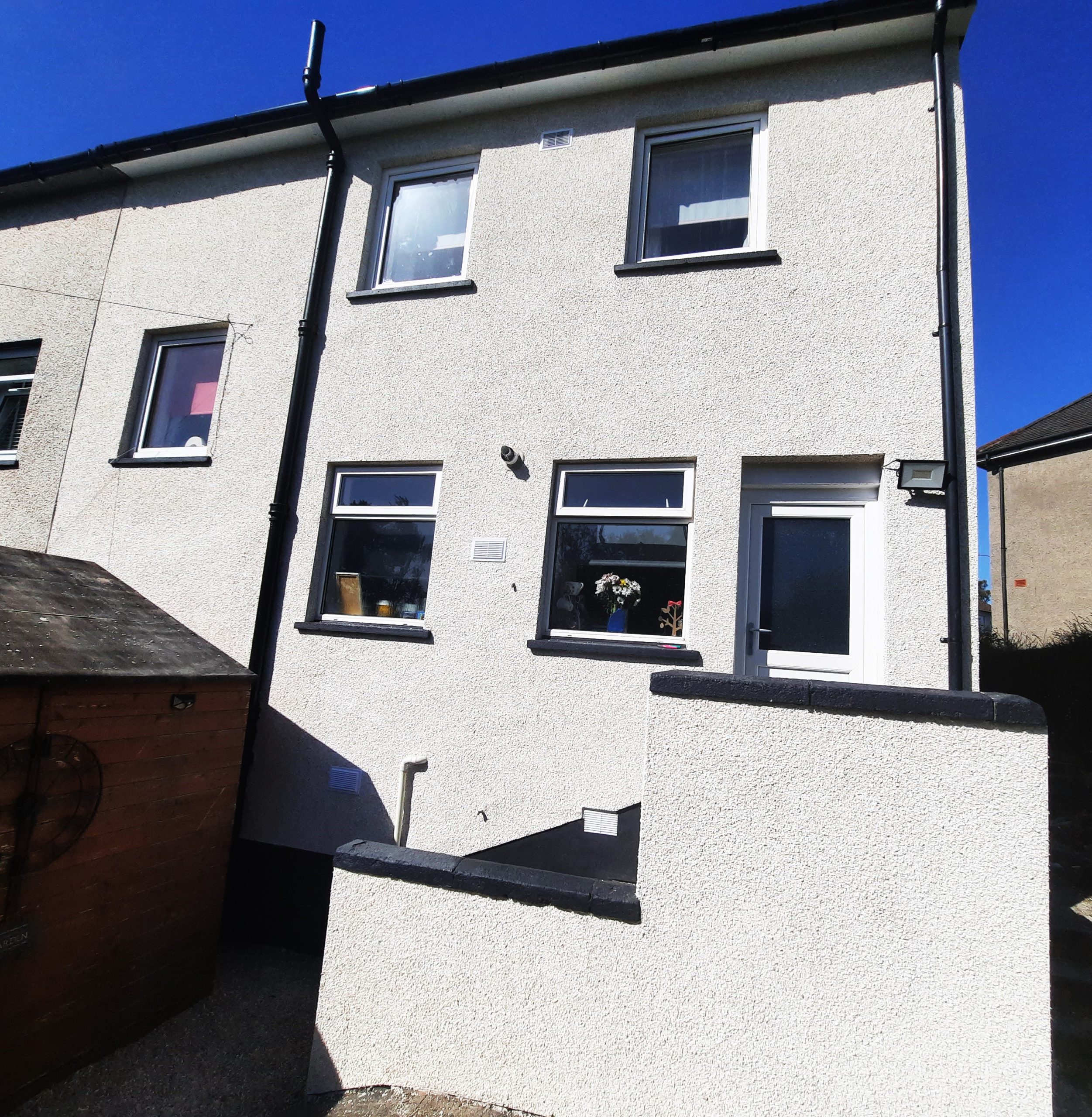 roughcast render Edinburgh on two-storey front elevation