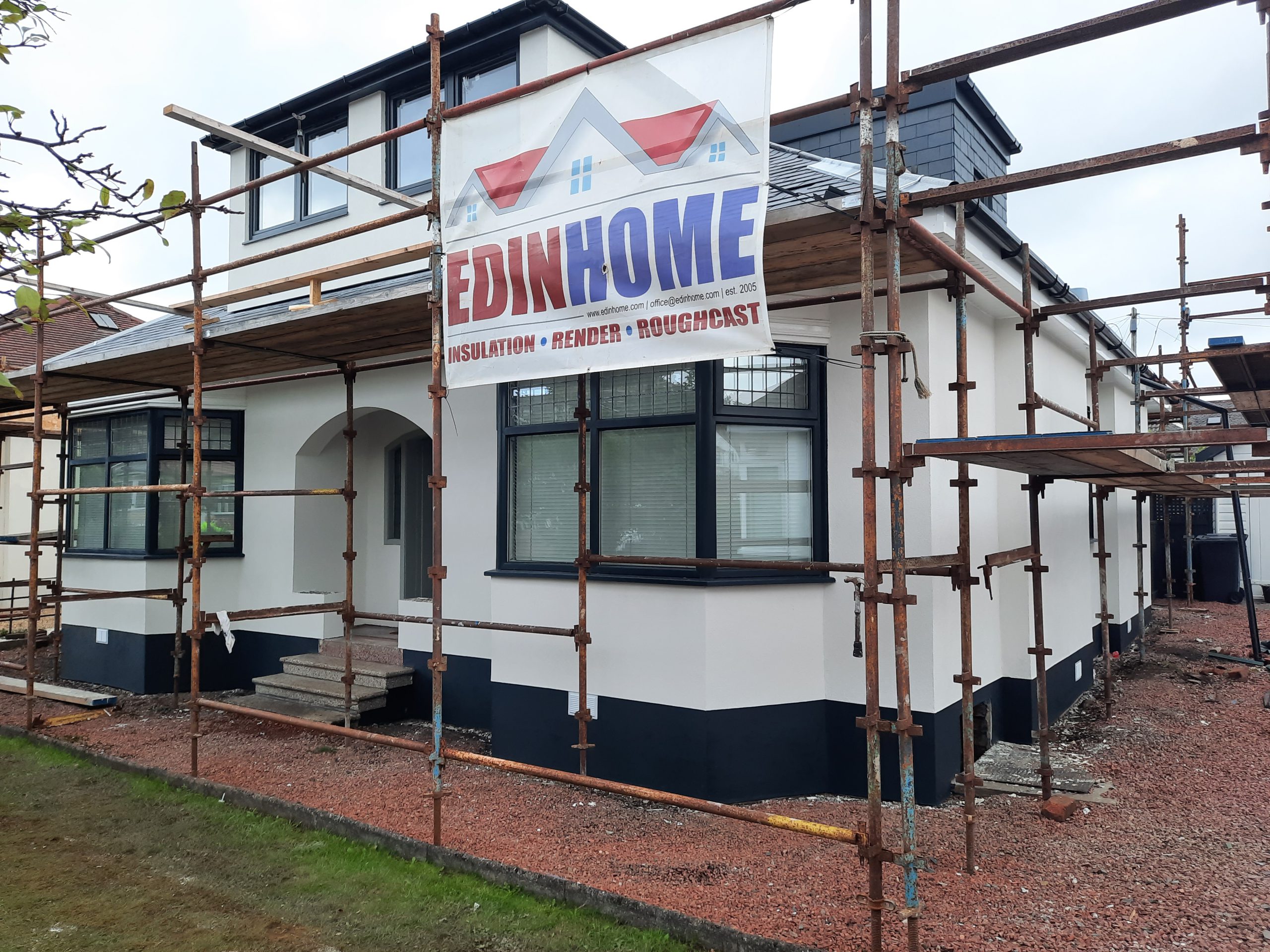 roughcast render Edinburgh on home exterior under scaffolding
