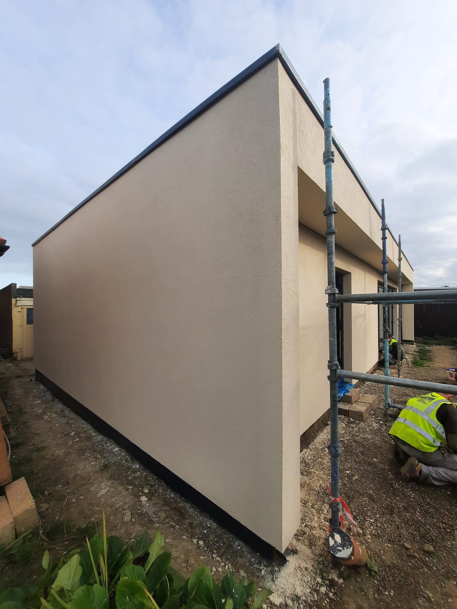 roughcast repair along smooth corner of exterior wall