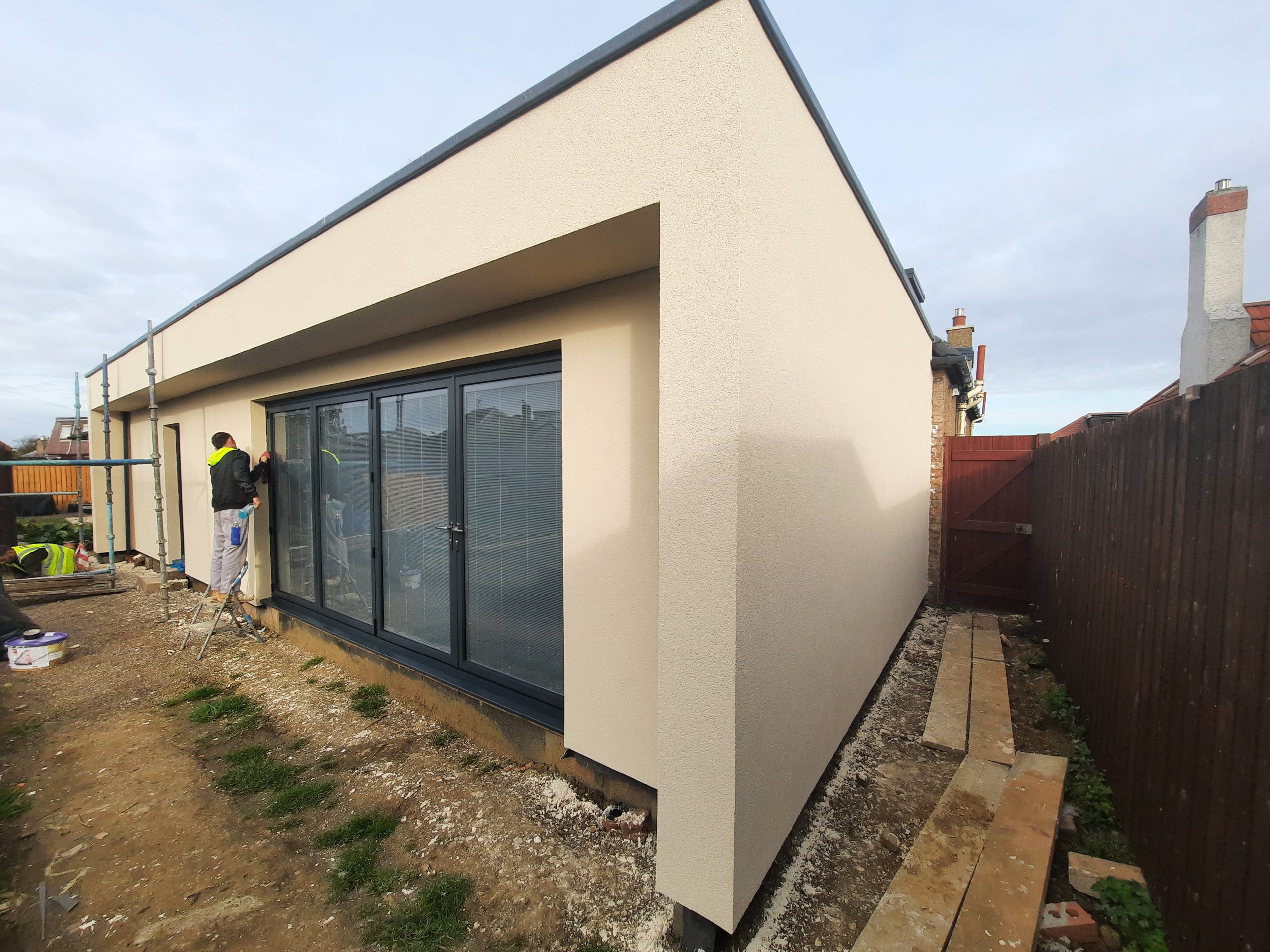 roughcast render Edinburgh on clean white exterior wall