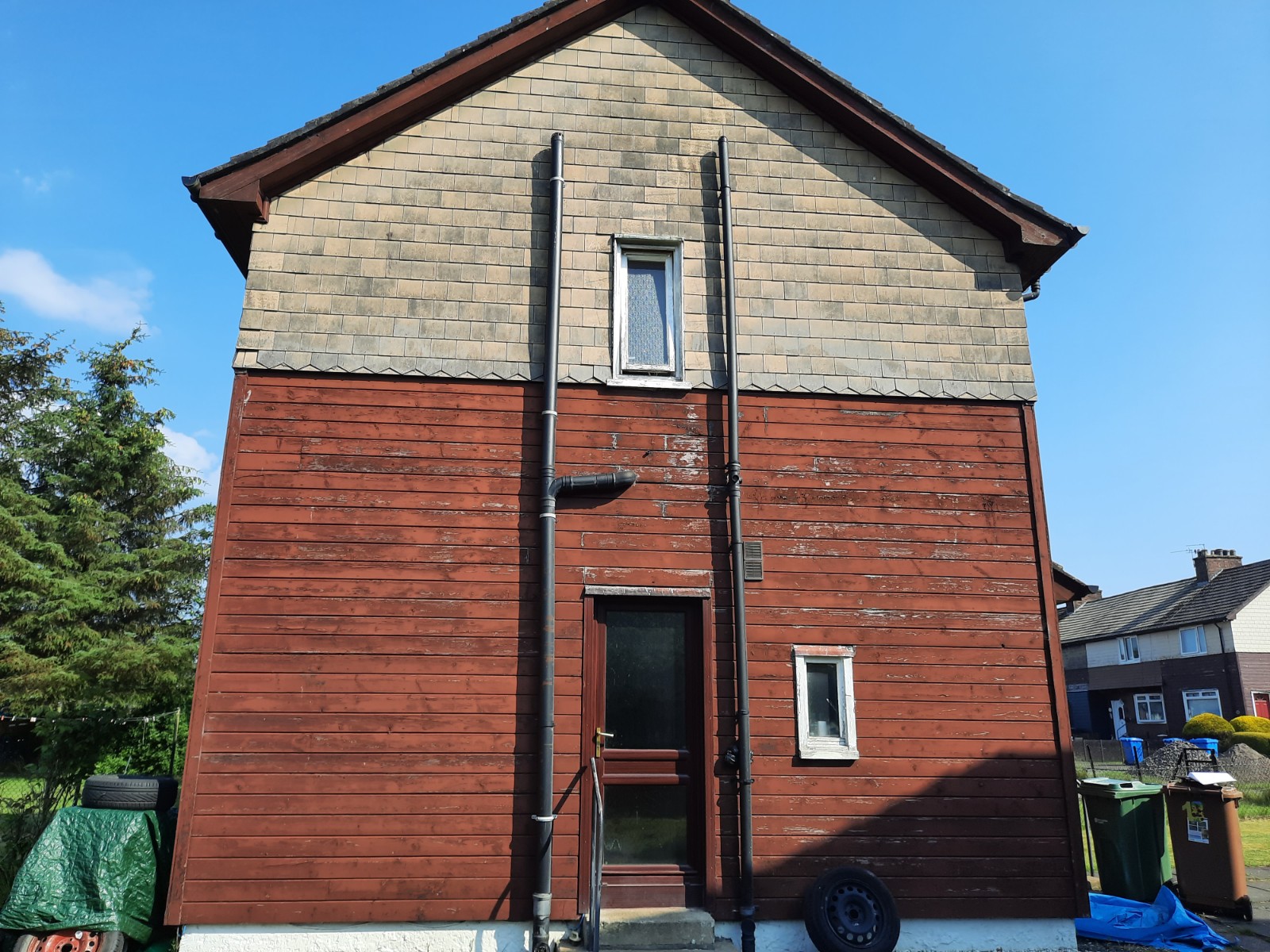 roughcaster Edinburgh preparing gable wall for renovation