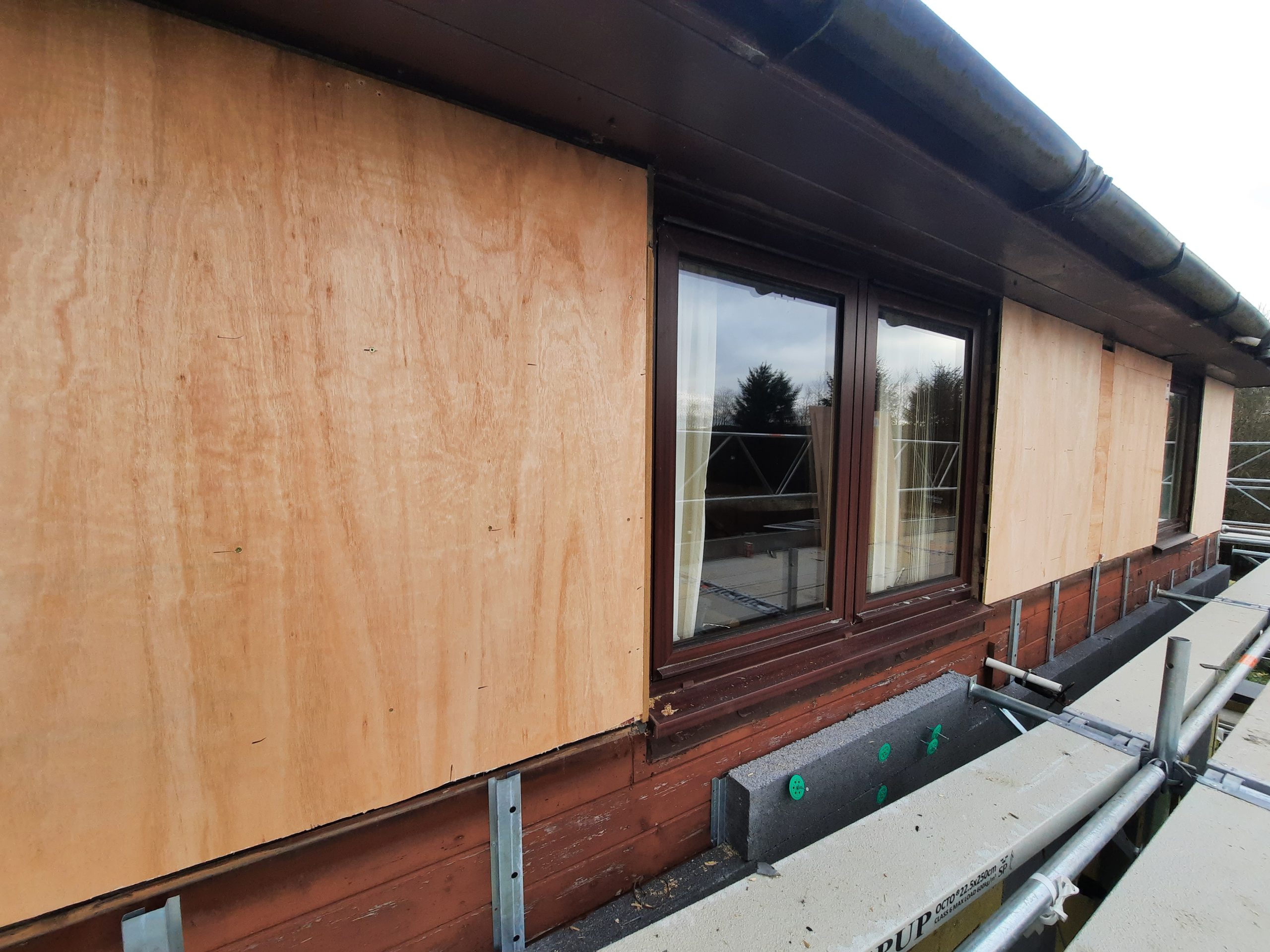 solid wall insulation Edinburgh fitted below front windows
