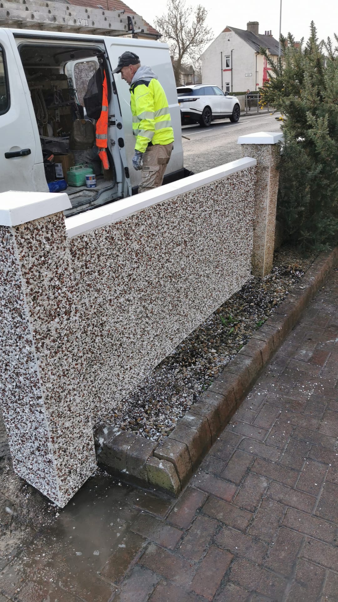 house rendering Edinburgh on low boundary wall with white coping