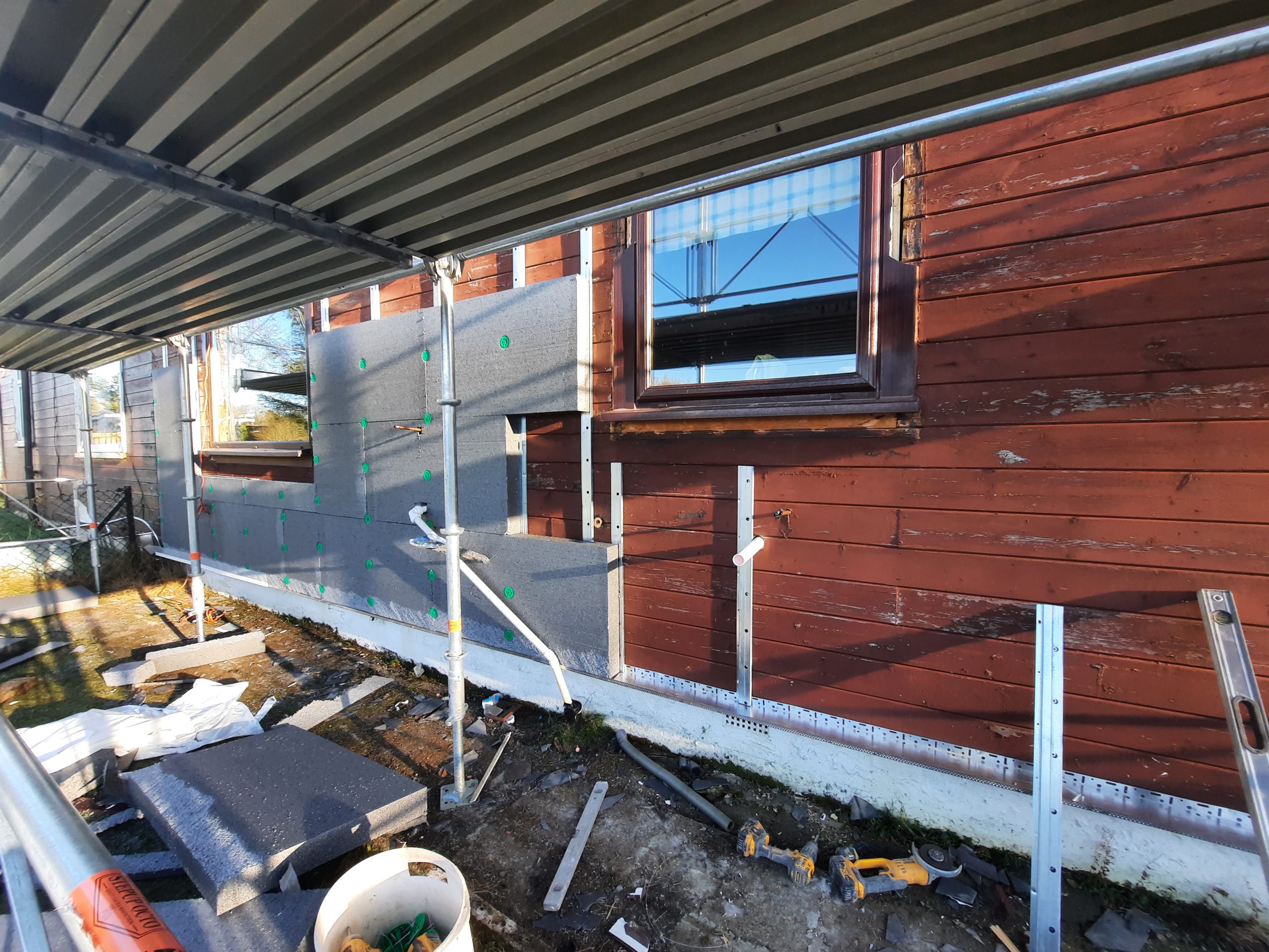 Rendering Edinburgh on side wall with fresh insulation panels