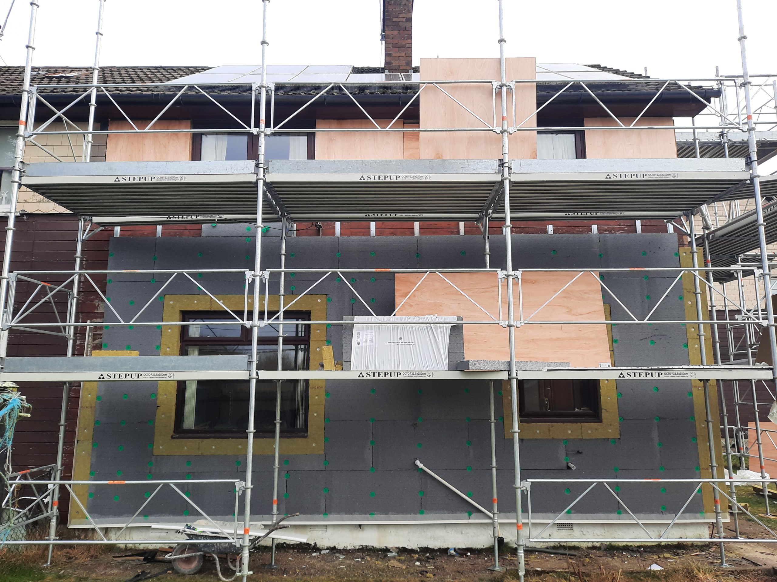 roughcast render Edinburgh installation on grey insulated walls