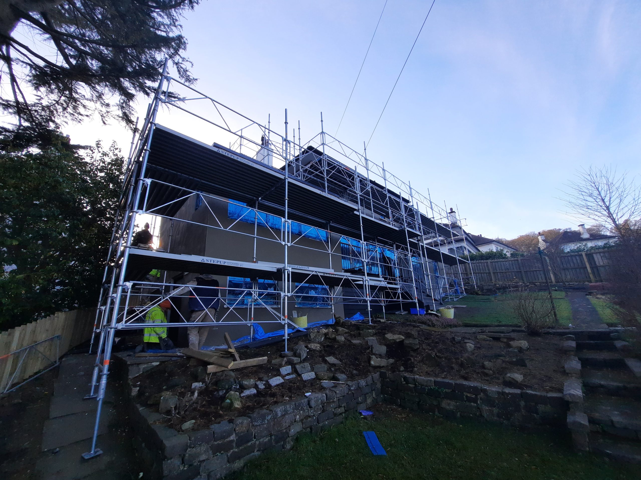 roughcaster Edinburgh working on upper storey under scaffolding