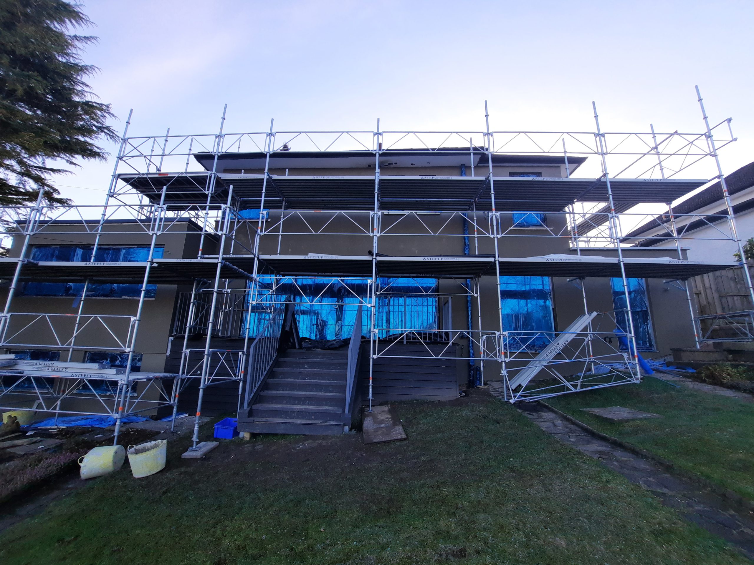 roughcast render Edinburgh on house fully scaffolded for renovation