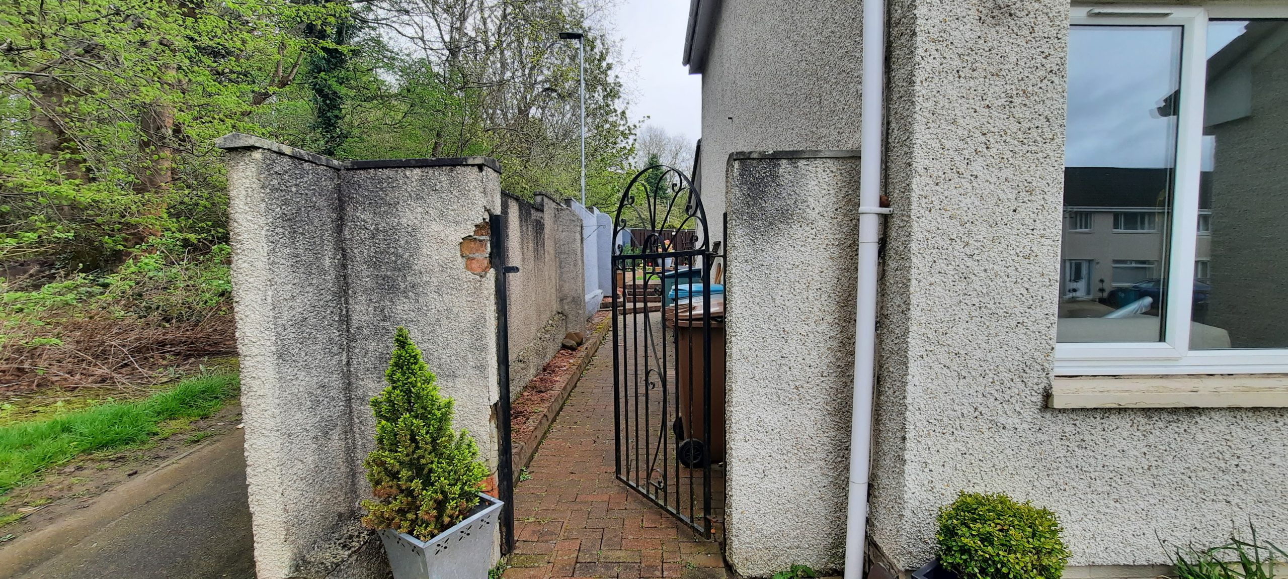 roughcast render Edinburgh beside black iron gate