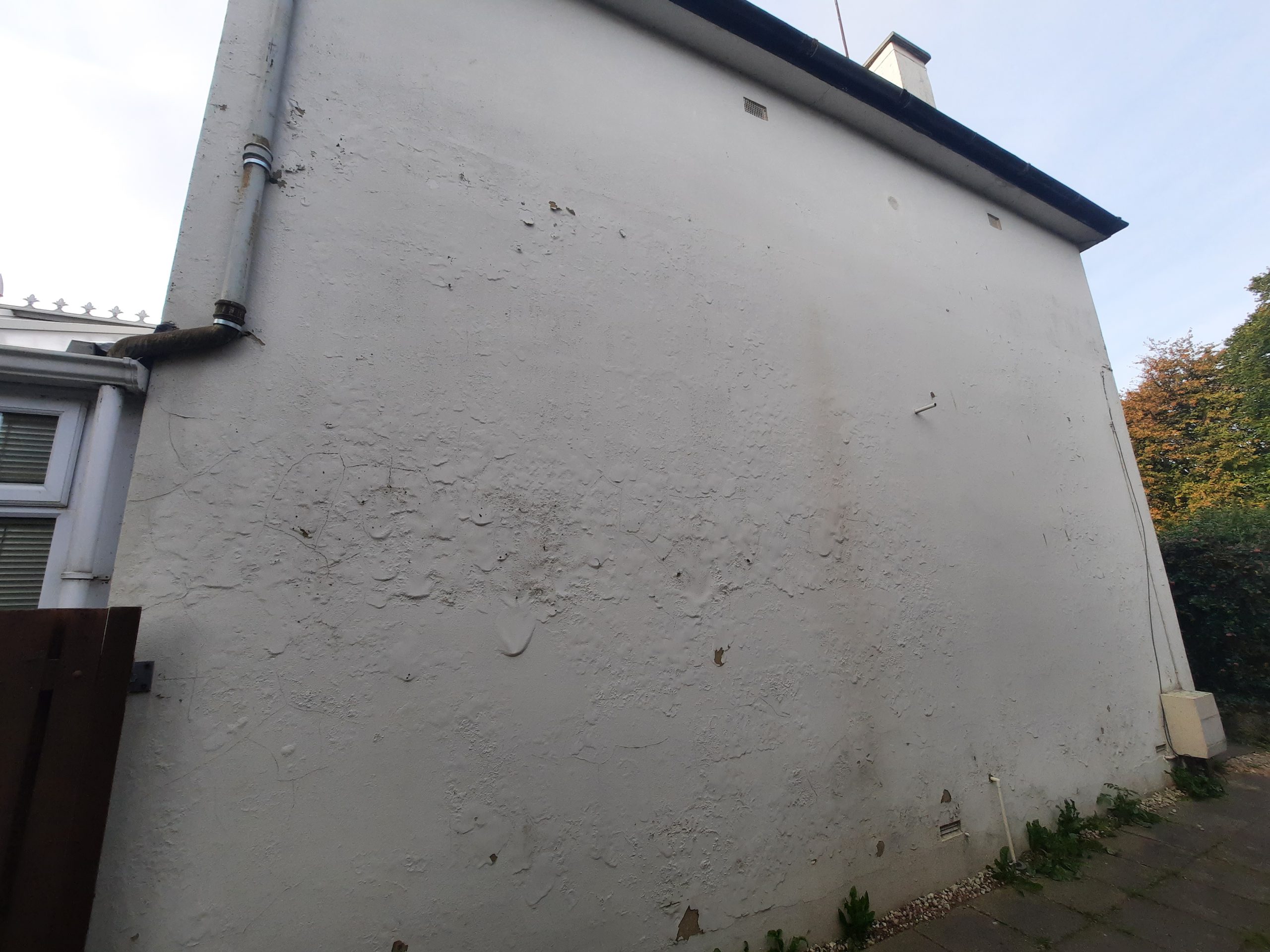 roughcasting Edinburgh on tall white side elevation wall