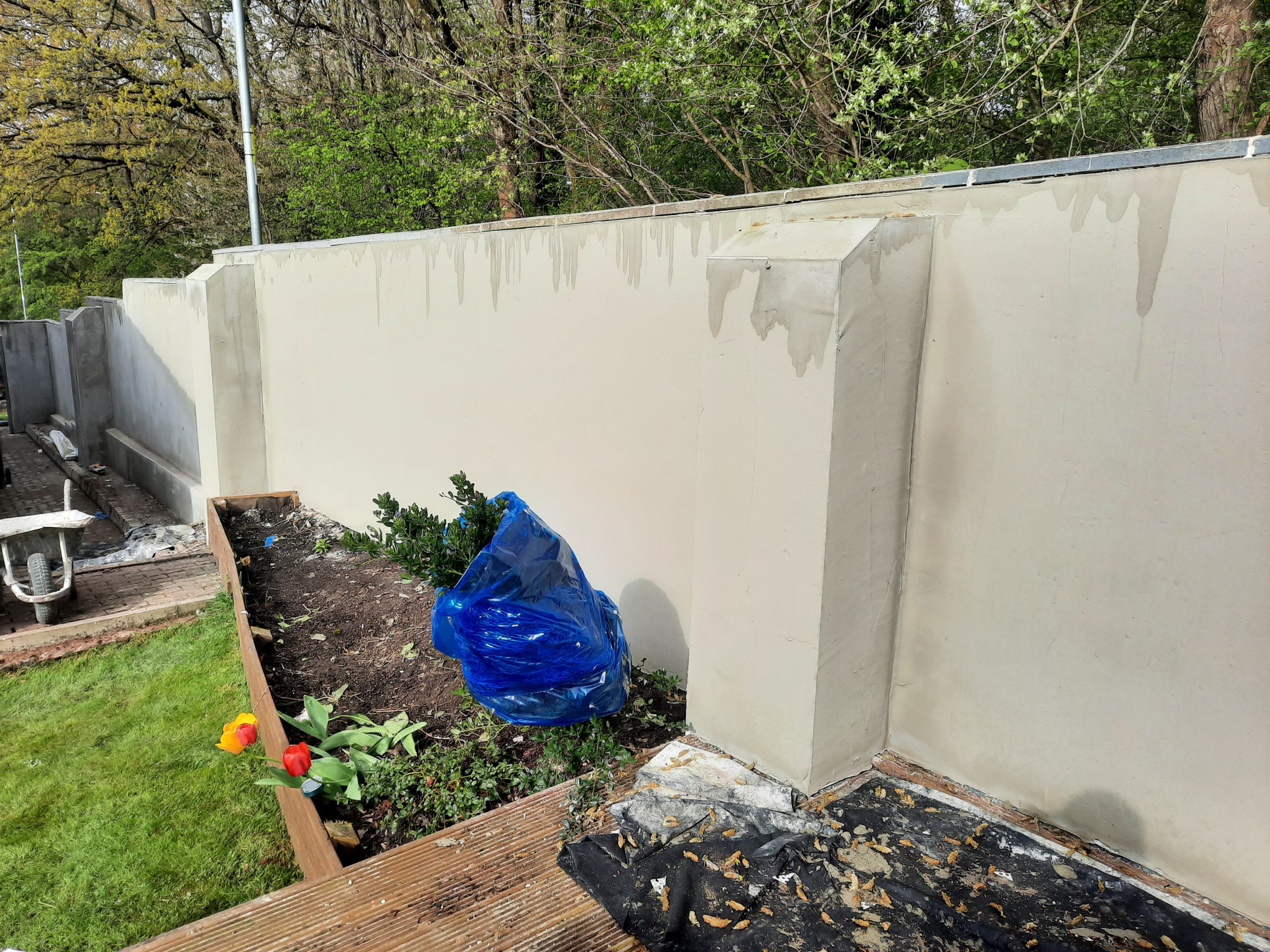 roughcaster Edinburgh repairing tall white boundary wall