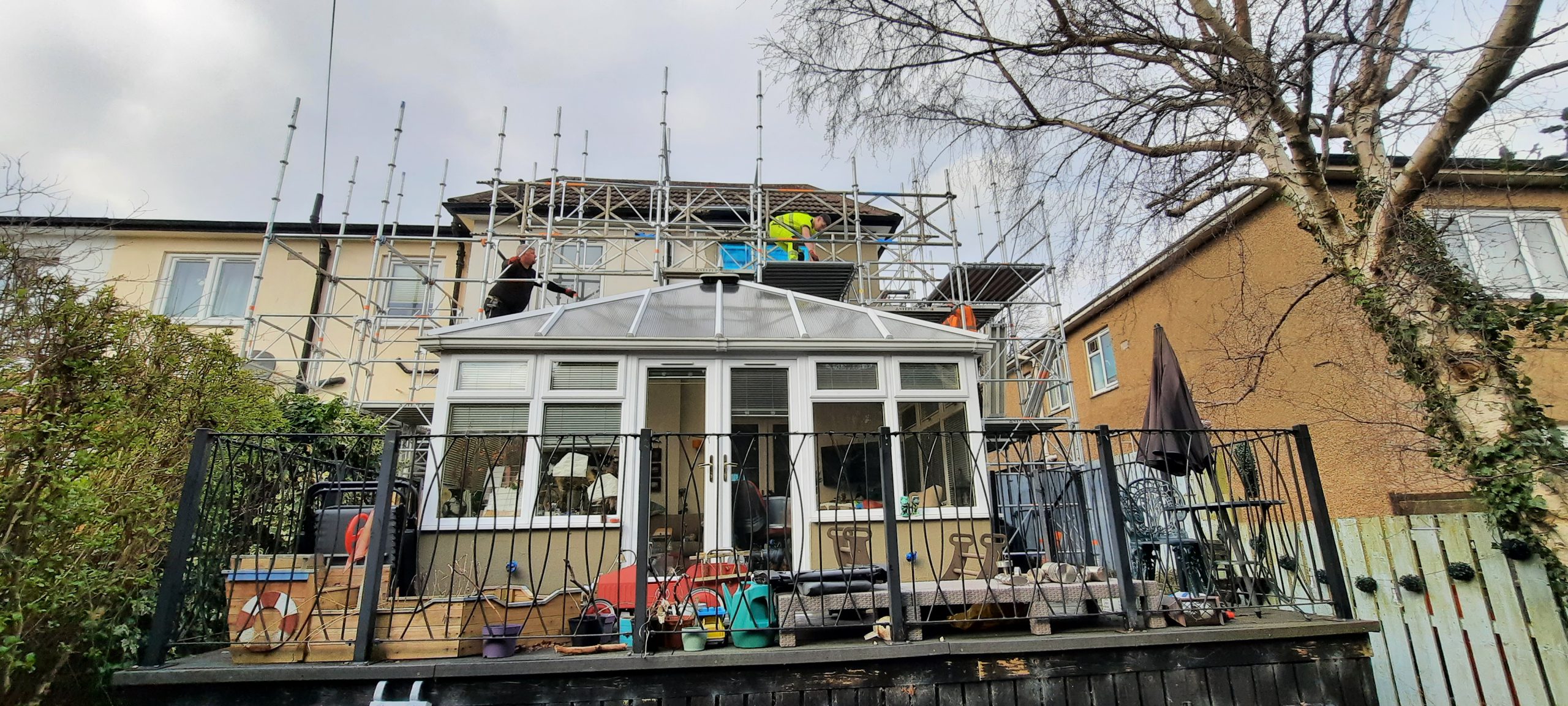 roughcaster Edinburgh working on white conservatory extension