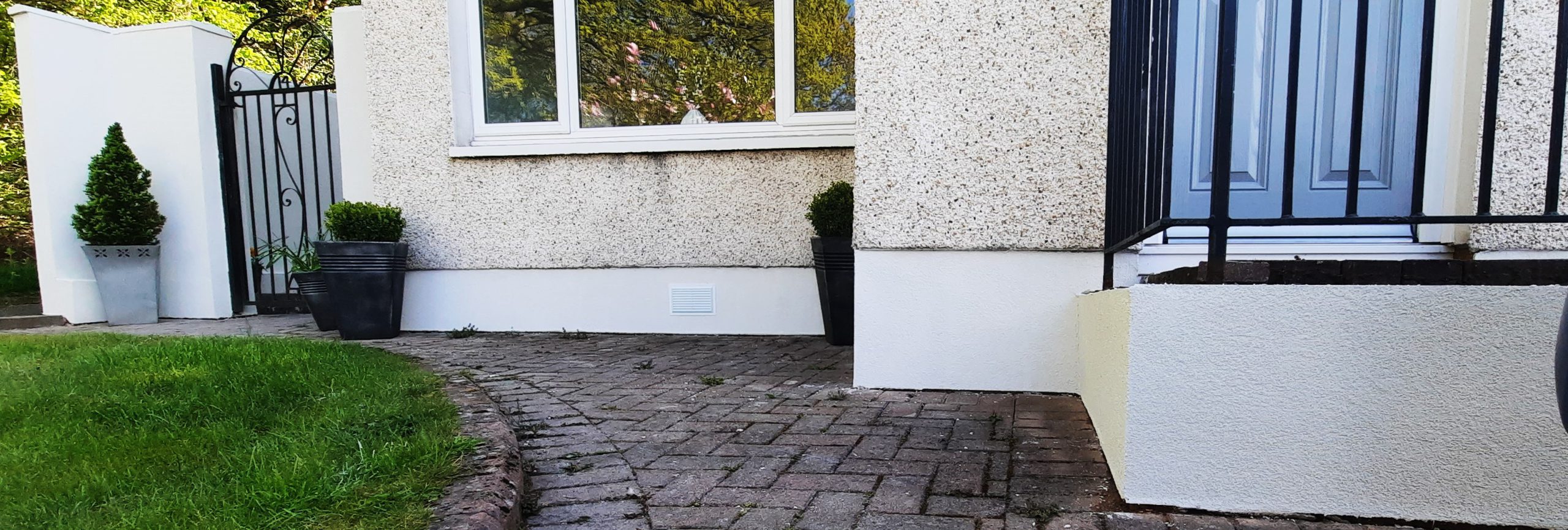 house rendering Edinburgh on pebbledash wall with white trim