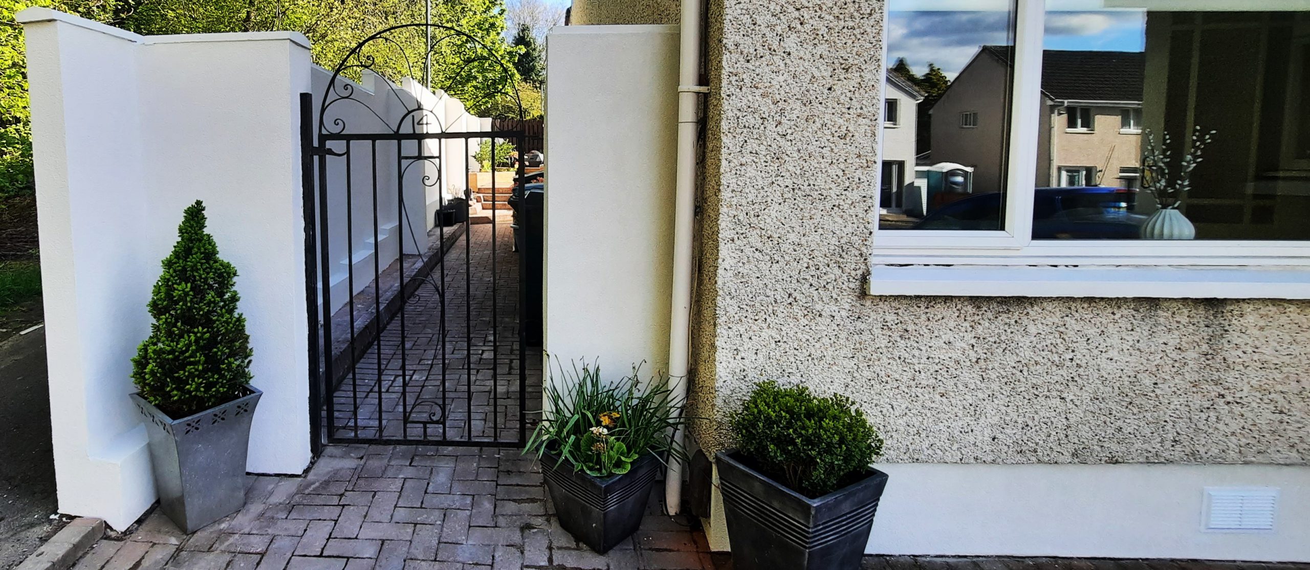 Rendering Edinburgh on side entrance with potted plants