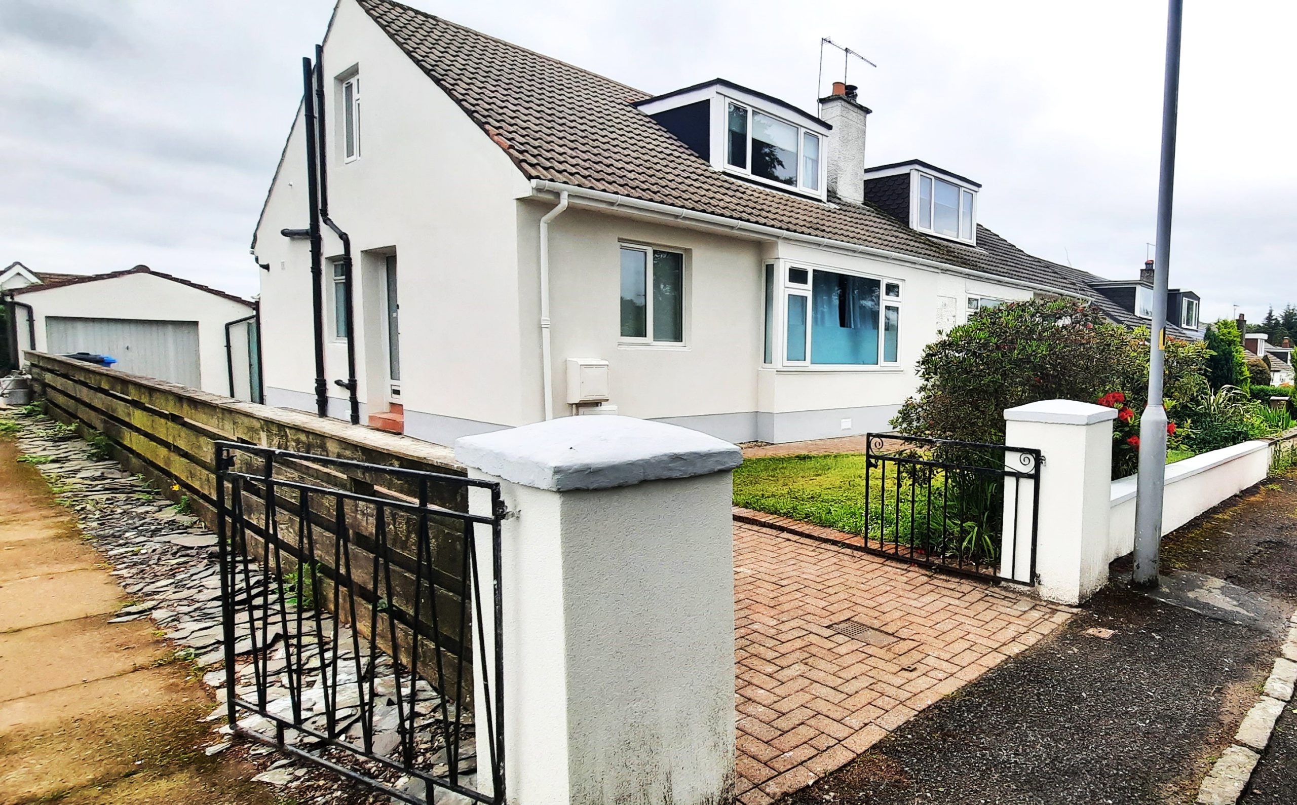 roughcaster Edinburgh finishing gable wall by driveway