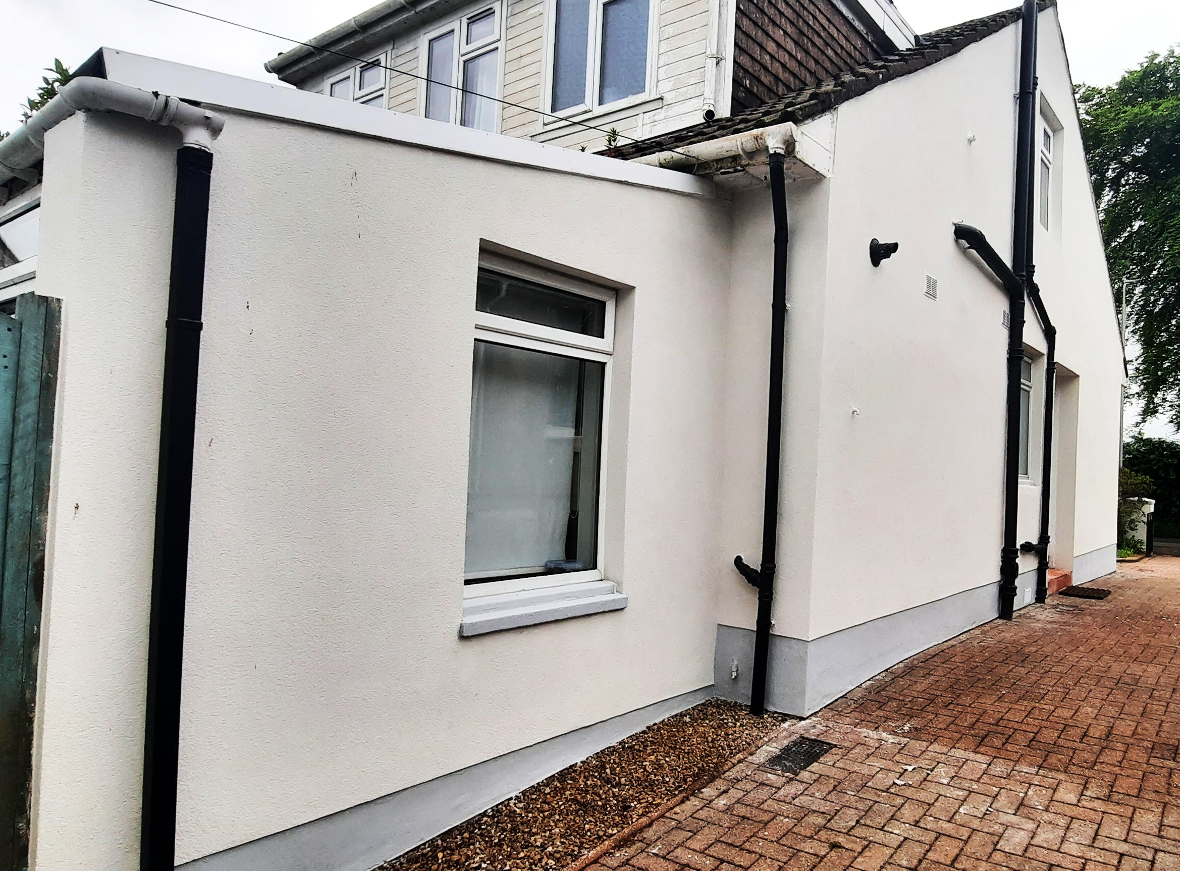 roughcast render Edinburgh along clean side wall