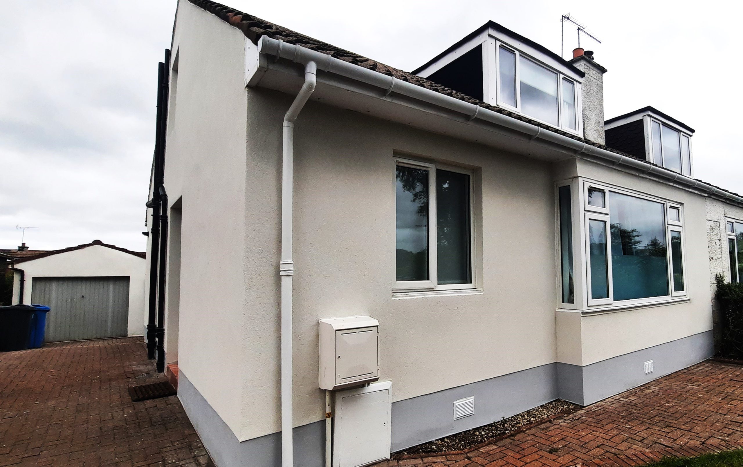 solid wall insulation Edinburgh on modernised bungalow side wall