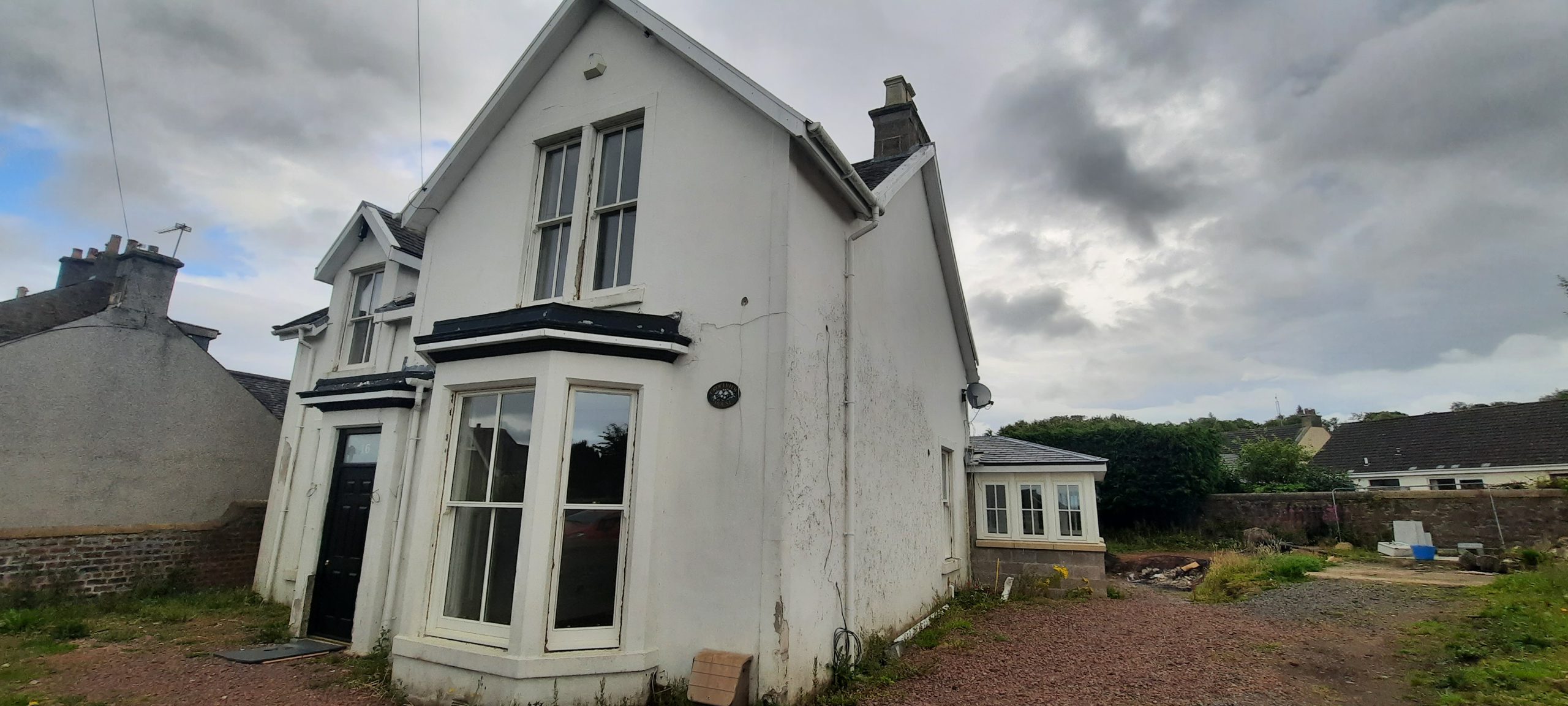 roughcaster Edinburgh finishing smooth gable façade