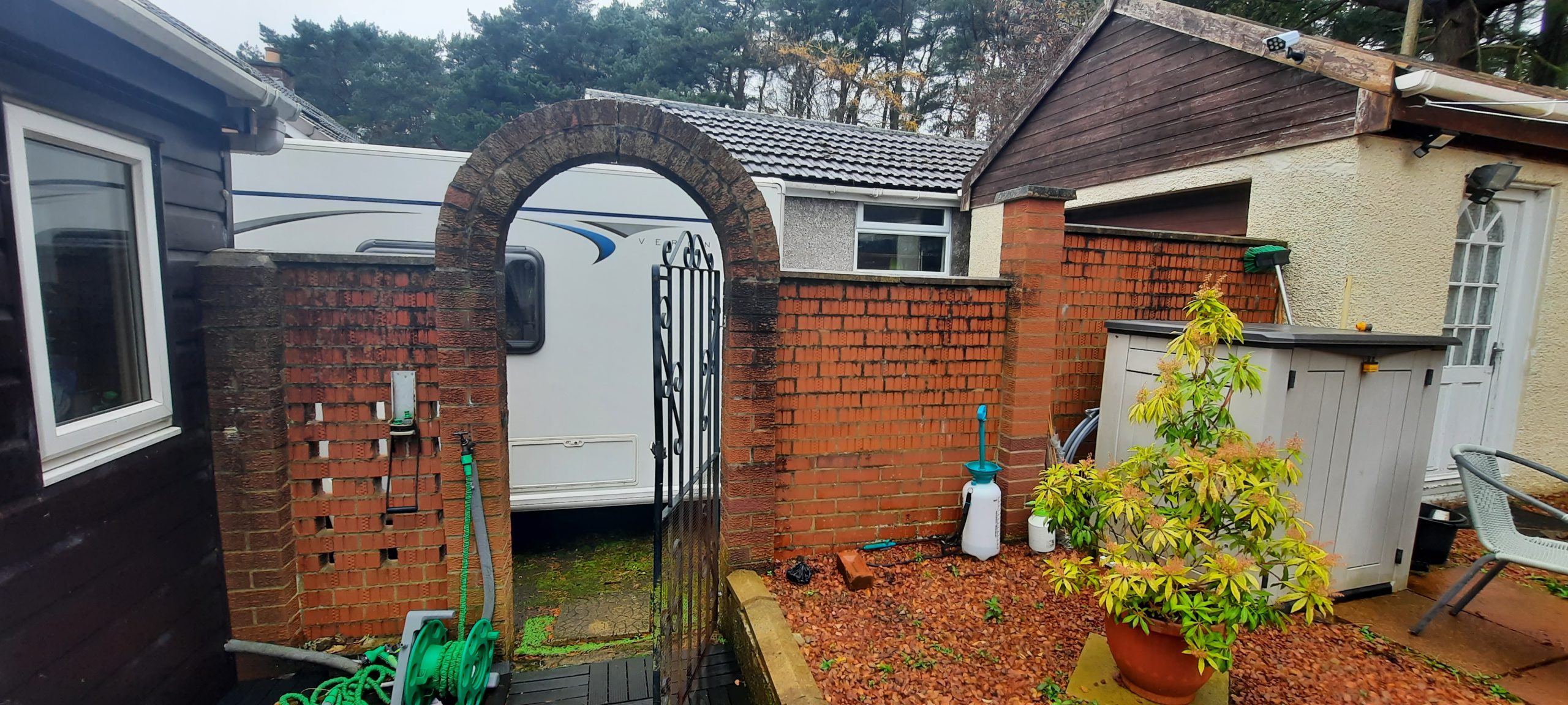 external wall insulation Edinburgh next to decorative arch