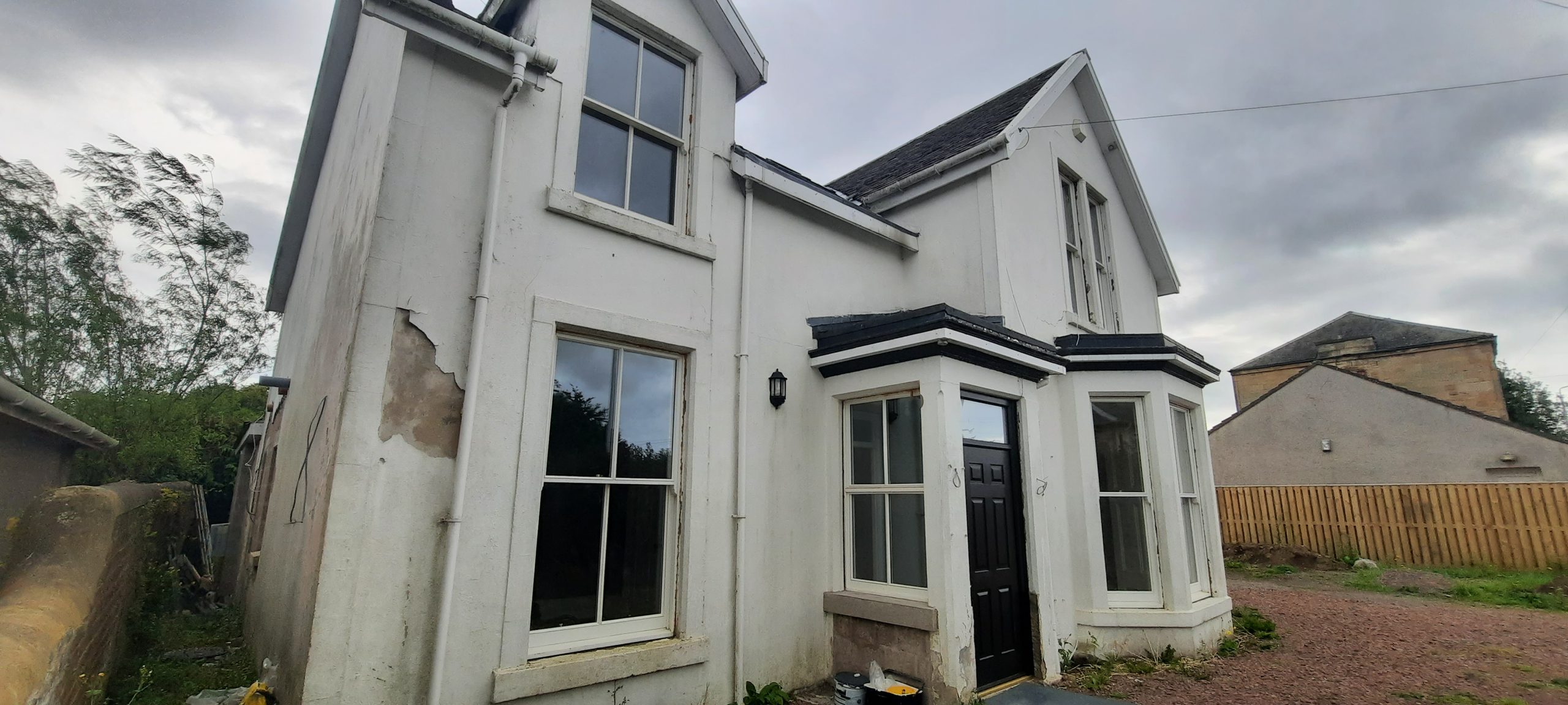 roughcasting Edinburgh on tall period house wall