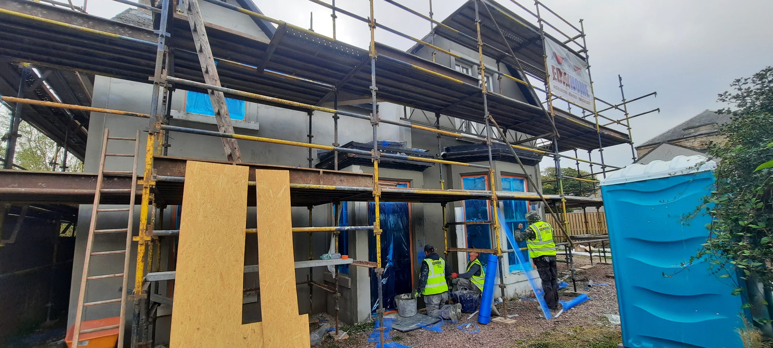 roughcasting Edinburgh renovation with workers on scaffold