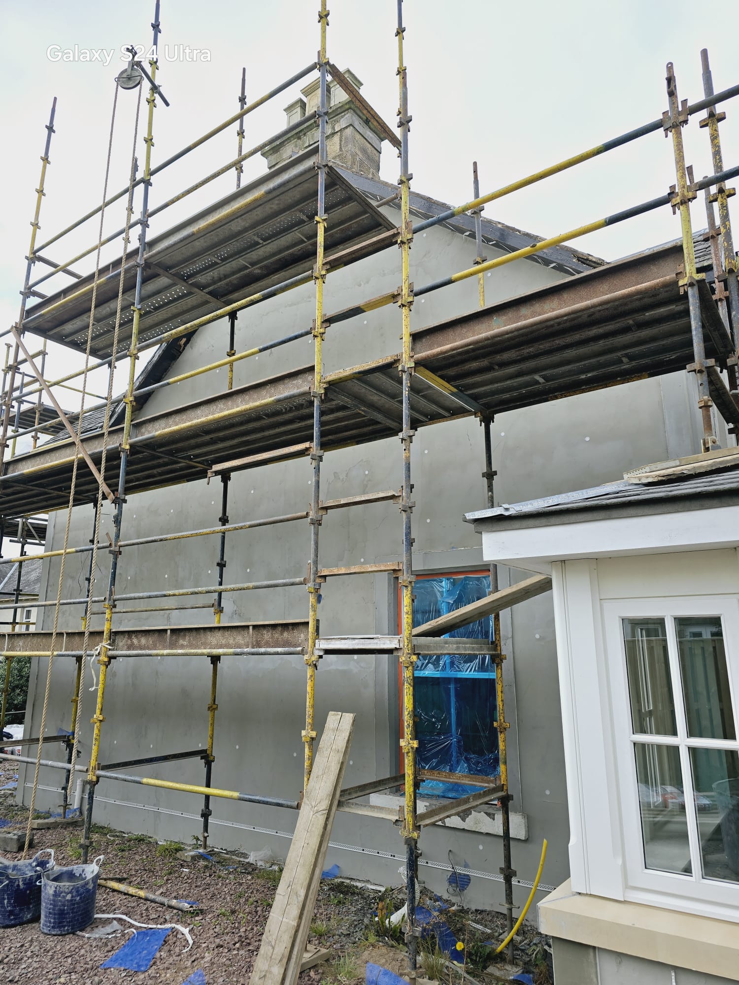 external wall insulation Edinburgh on fully scaffolded home