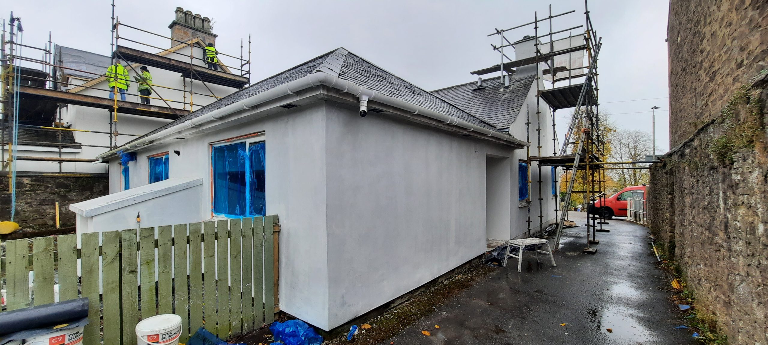 house rendering Edinburgh on front extension corner