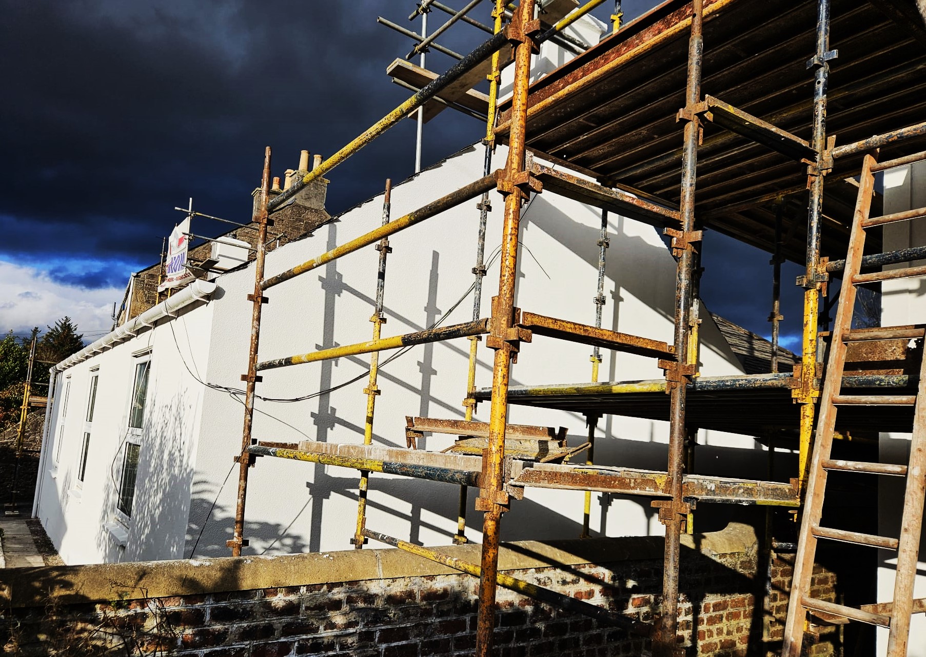 roughcaster Edinburgh working on gable wall renovation