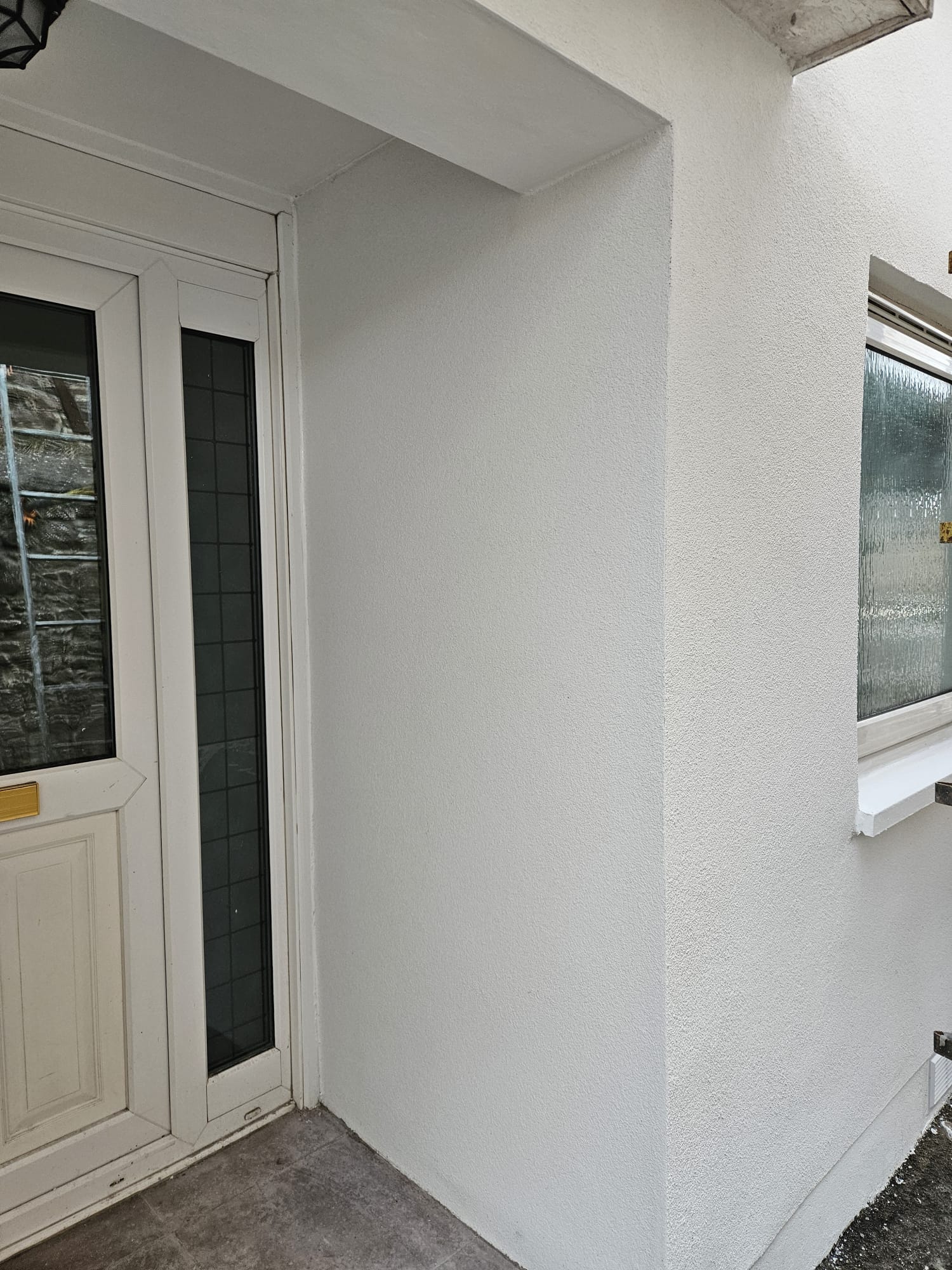 roughcasting Edinburgh on curved porch corner