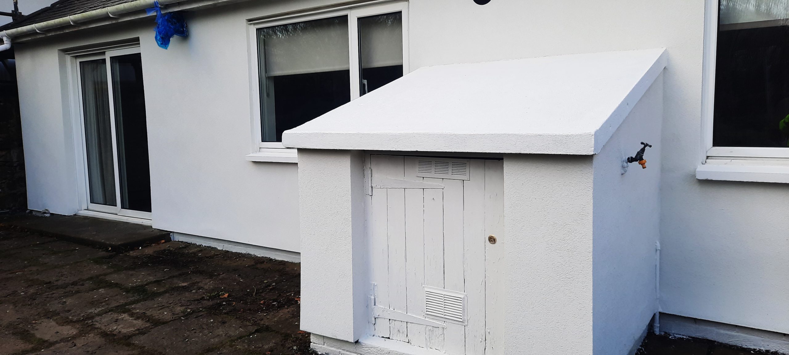 house rendering Edinburgh on compact porch area