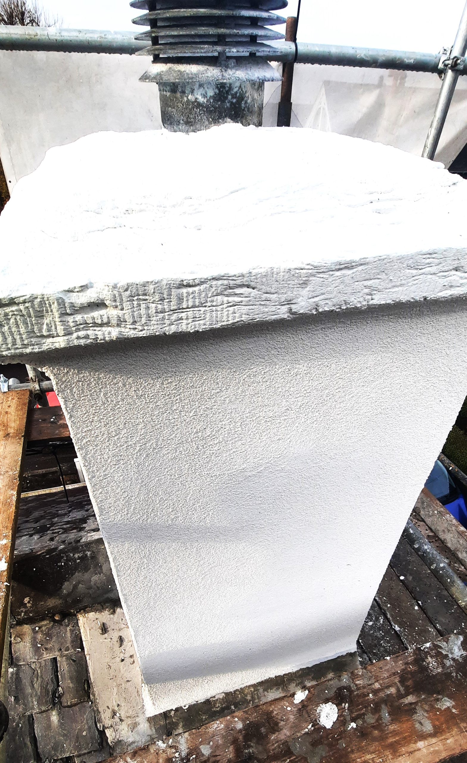 roughcaster Edinburgh finishing white wall detail