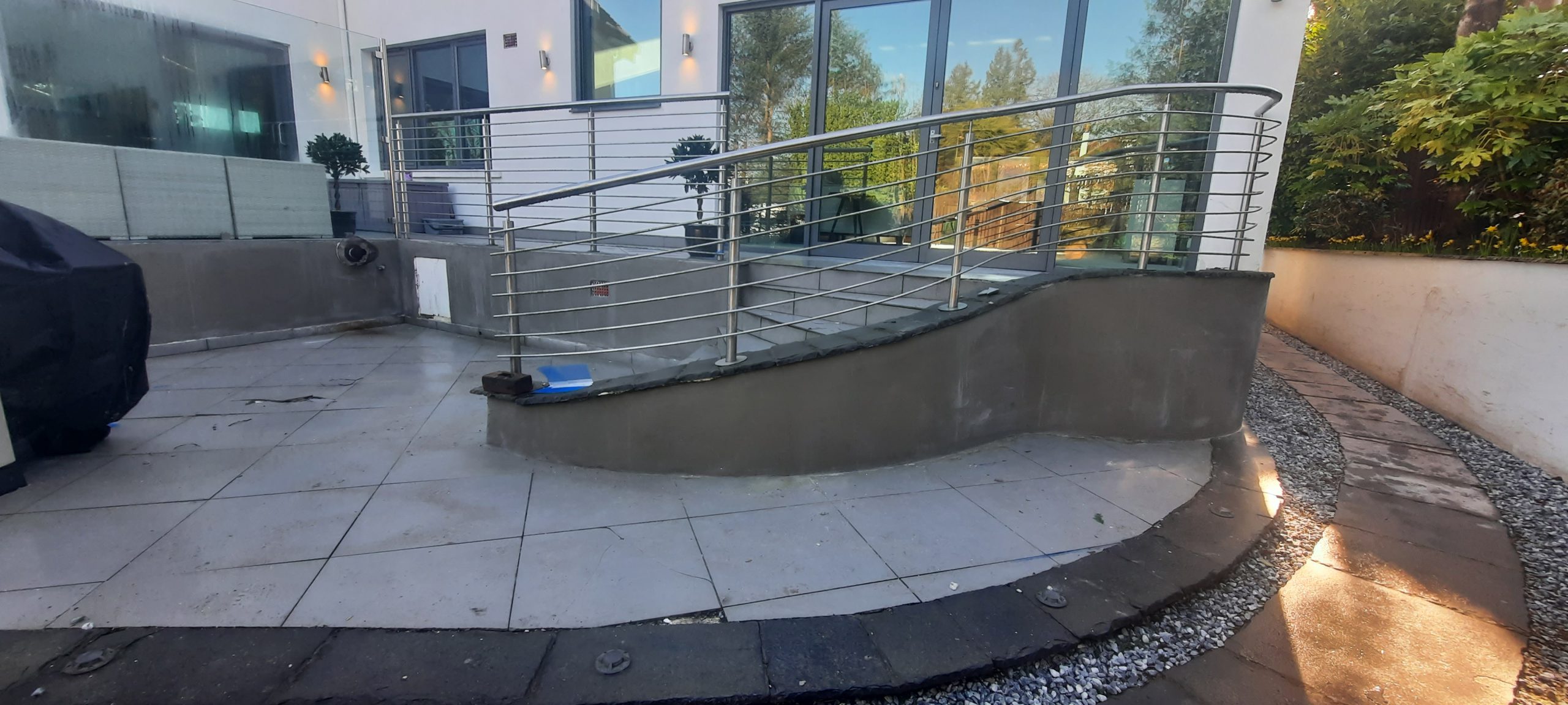 roughcaster Edinburgh finishing curved patio wall
