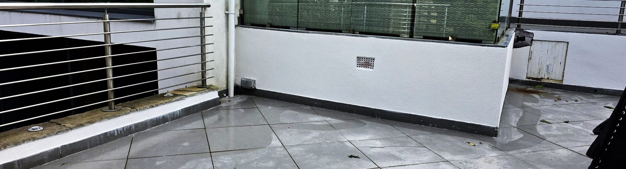roughcast render Edinburgh applied to garden wall